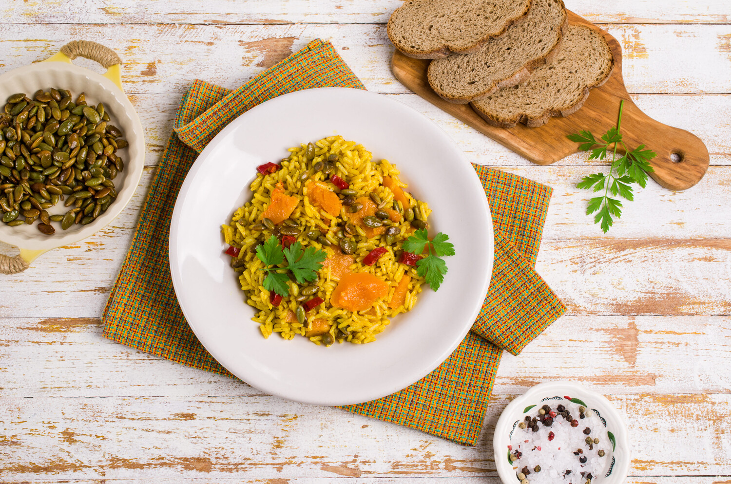 Теплый салат с рисом и овощами