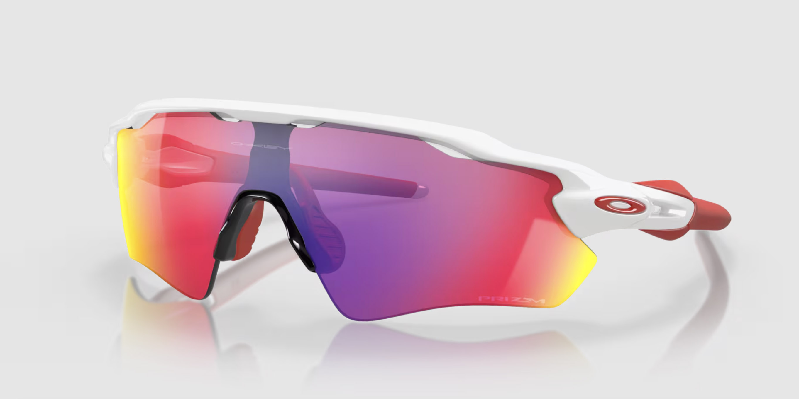 История бренда Oakley: от рукояток для мотоциклов до очков Килиана Мбаппе