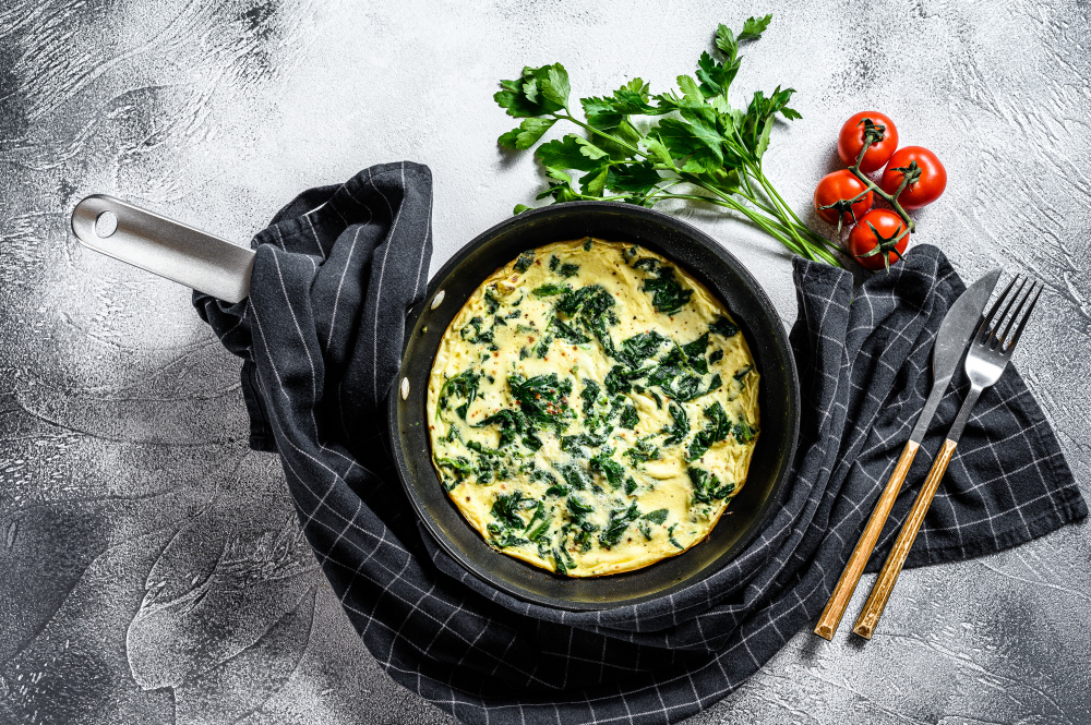 Шпинатный омлет со страчателлой и руколой