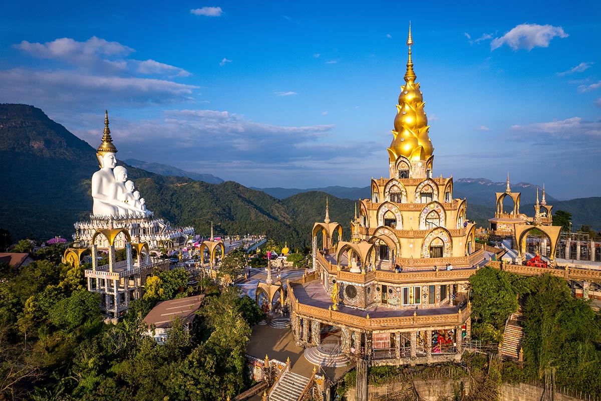 Горный храм Wat Pha Sorn Kaew