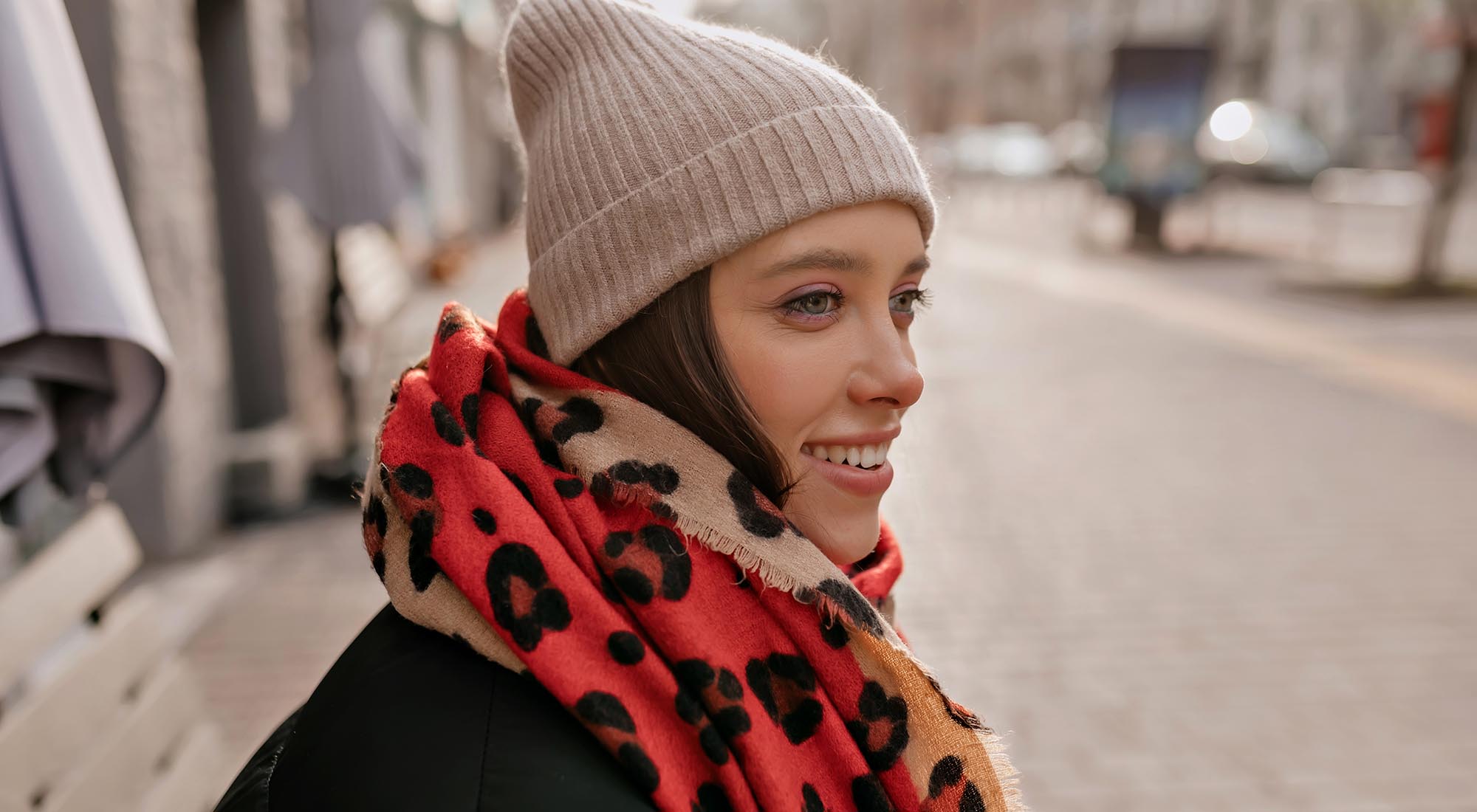 Модные женские шарфы: база и тренды 2025 года