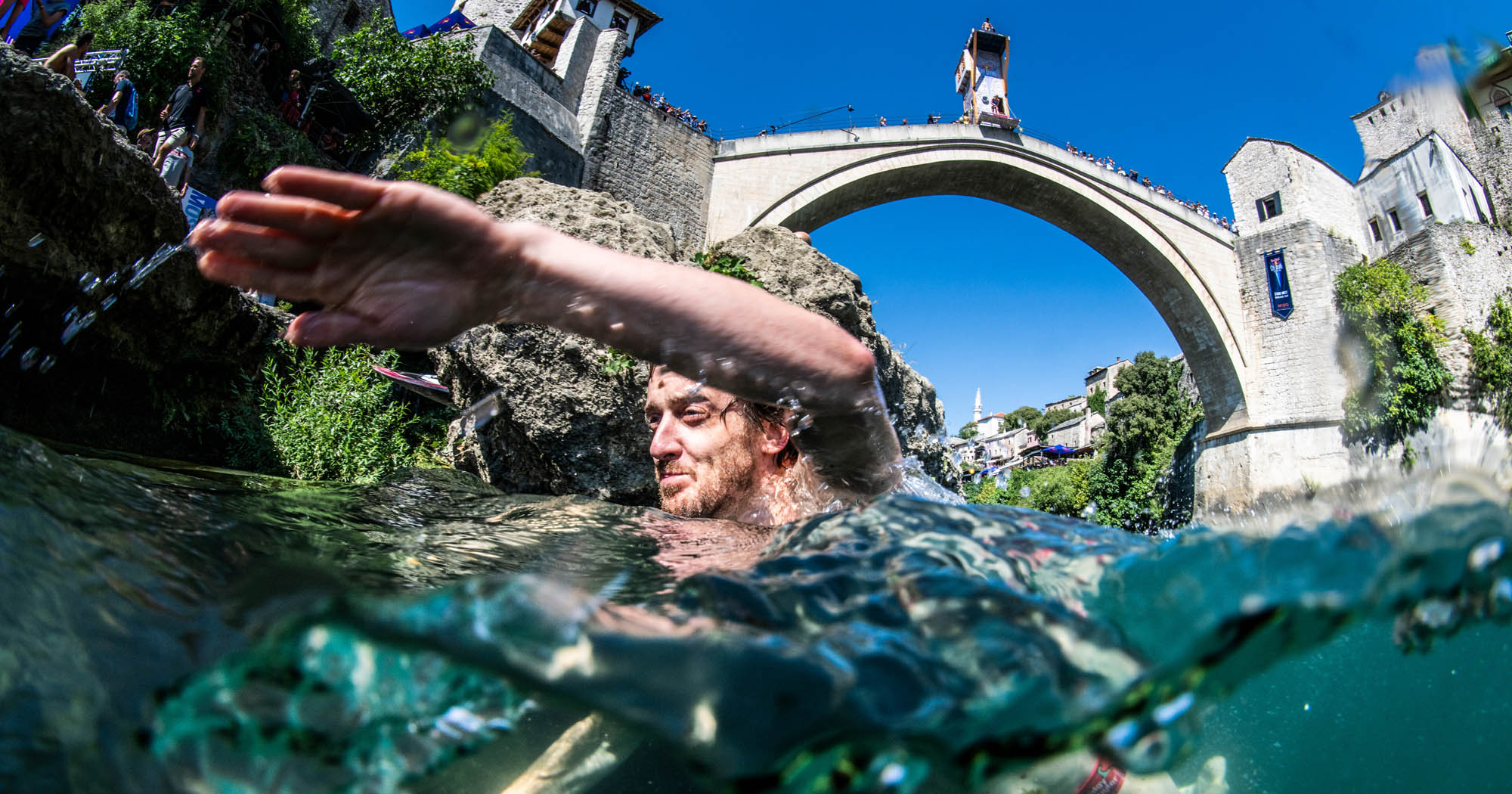 Клифф- и хай-дайвинг: зачем люди прыгают в воду с высоты восьмиэтажного дома  — Спортмастер Медиа