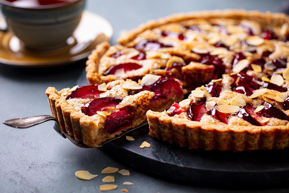 Пирог со сливами