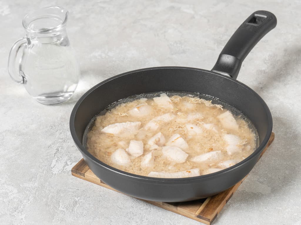 Курица с грибами и рисом