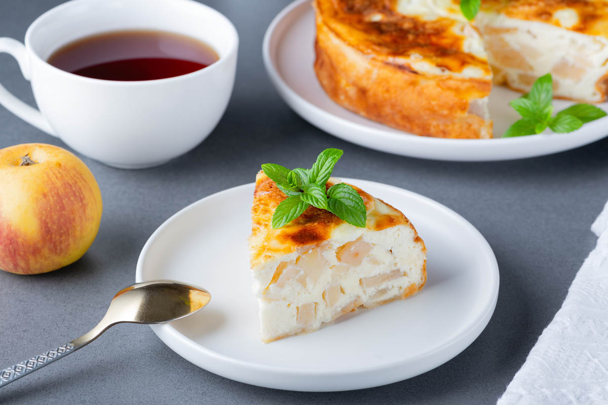 Творожная запеканка с яблоками