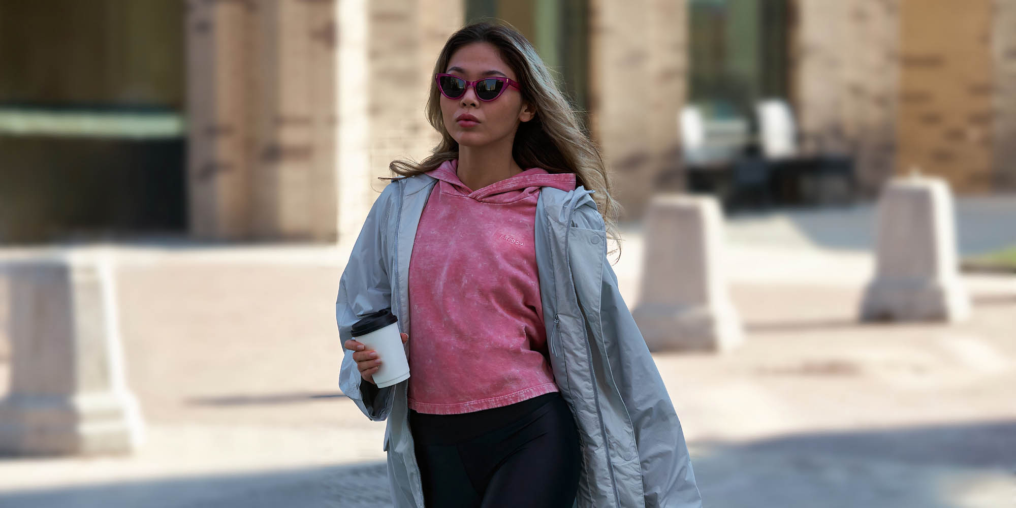 Базовые спортивные мужские и женские вещи для актуальных образов