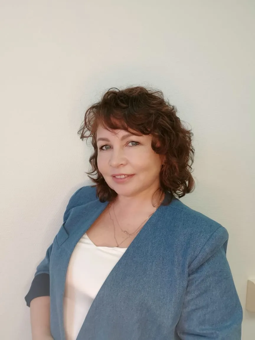 Елена Максимова