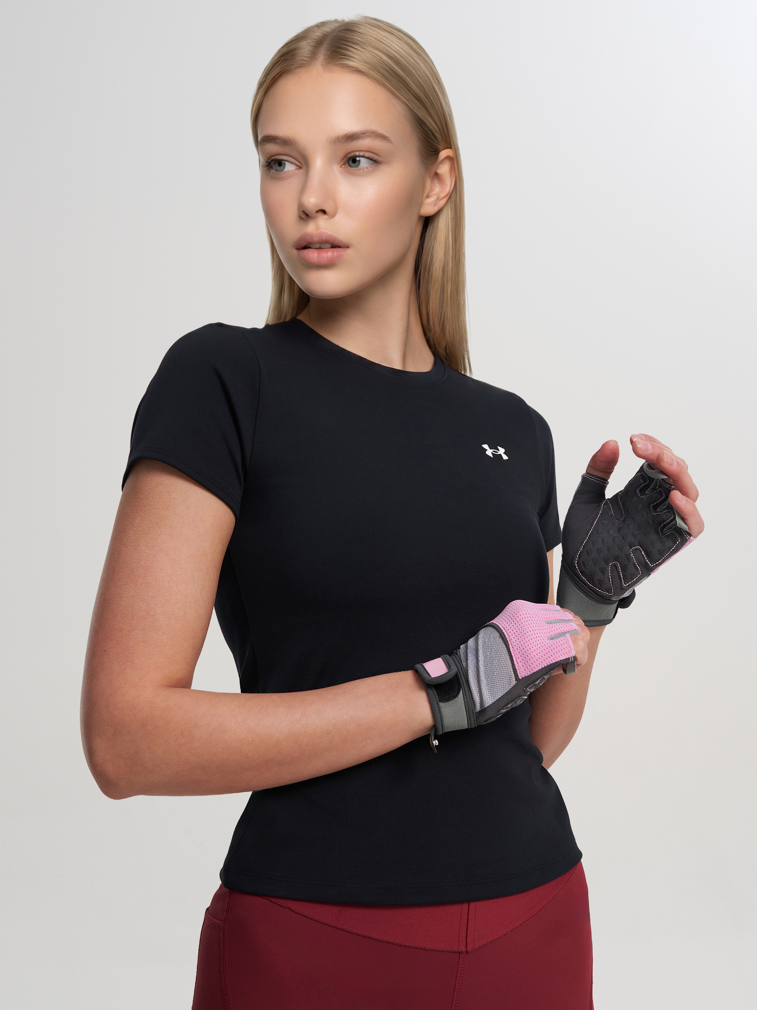 

Футболка женская Under Armour Motion Fitted, Черный