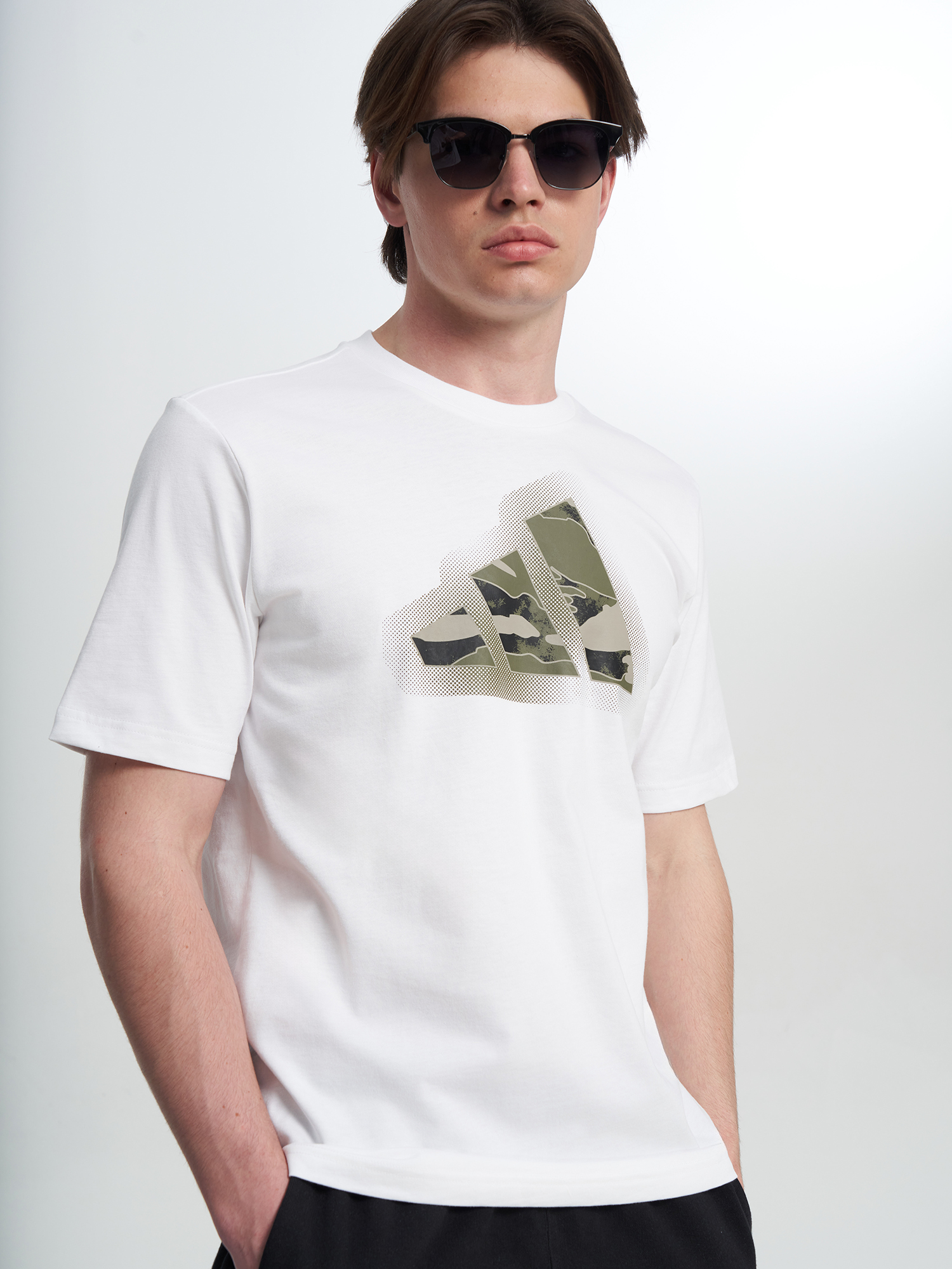 Изображение товара Мужская футболка Adidas Camo Mod для спорта и повседневной носки Изображение товара Мужская футболка Adidas Camo Mod для спорта и повседневной носки