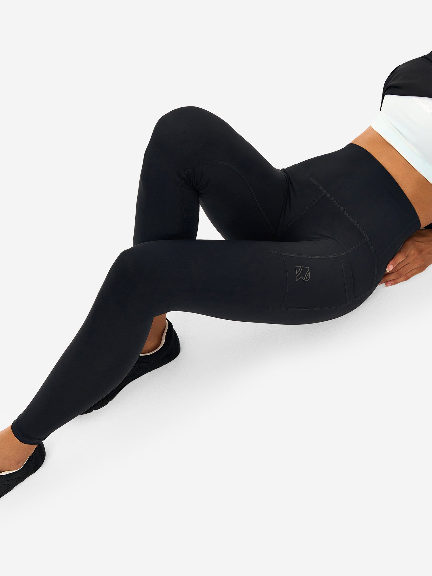 Изображение товара Легинсы женские RAQUETA SPORT с карманами, облегающий фасон, черные