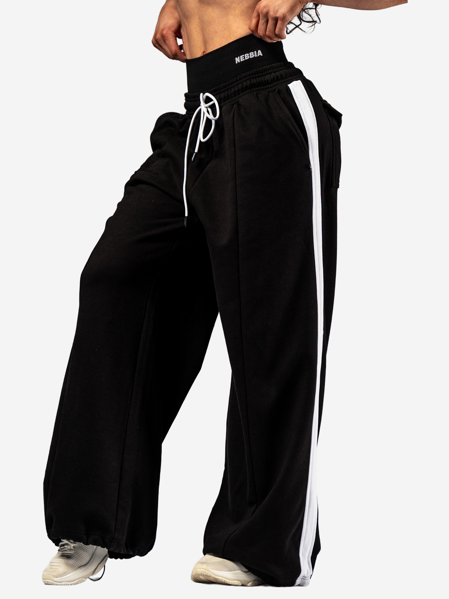 Изображение товара NEBBIA Oversized Sweatpants POWER 896 Black женские спортивные брюки