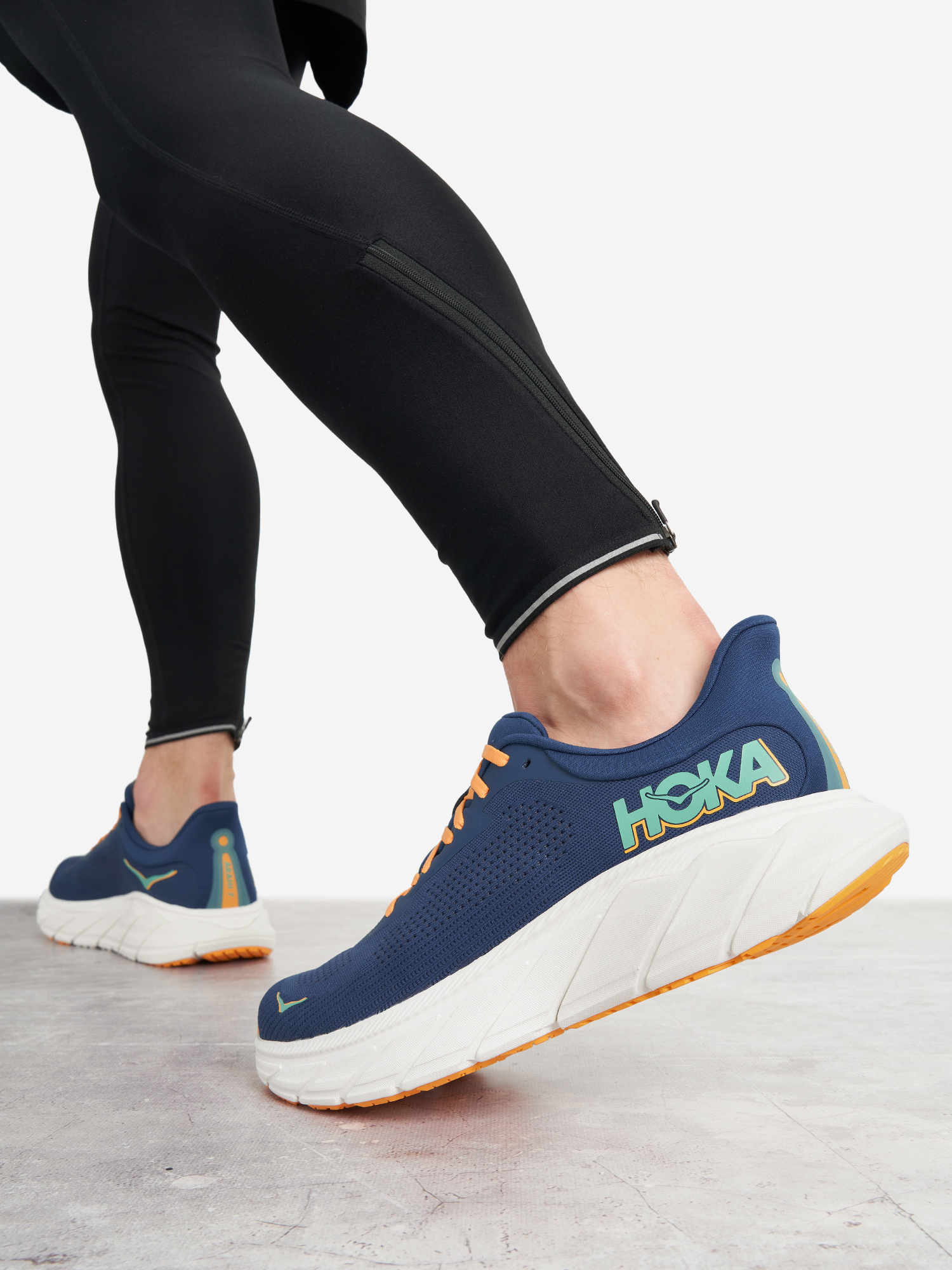 

Кроссовки мужские Hoka One One Arahi 7, Синий