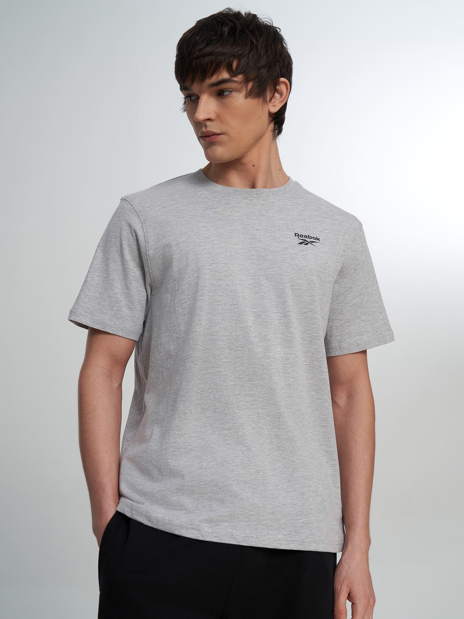 Изображение товара Мужская футболка Reebok спортивный стиль с логотипом короткий рукав