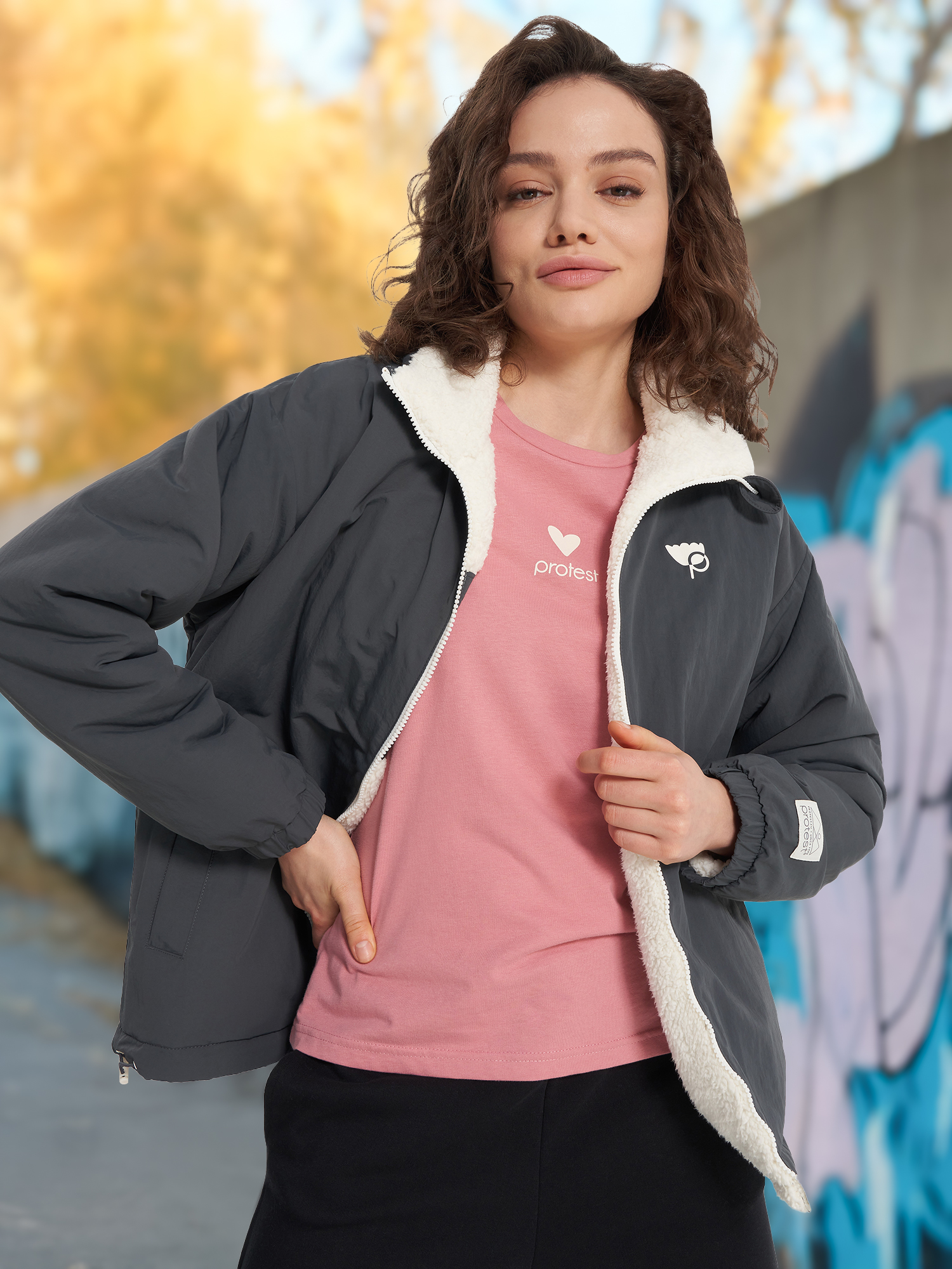 

Легкая куртка двусторонняя женская Protest, Серый