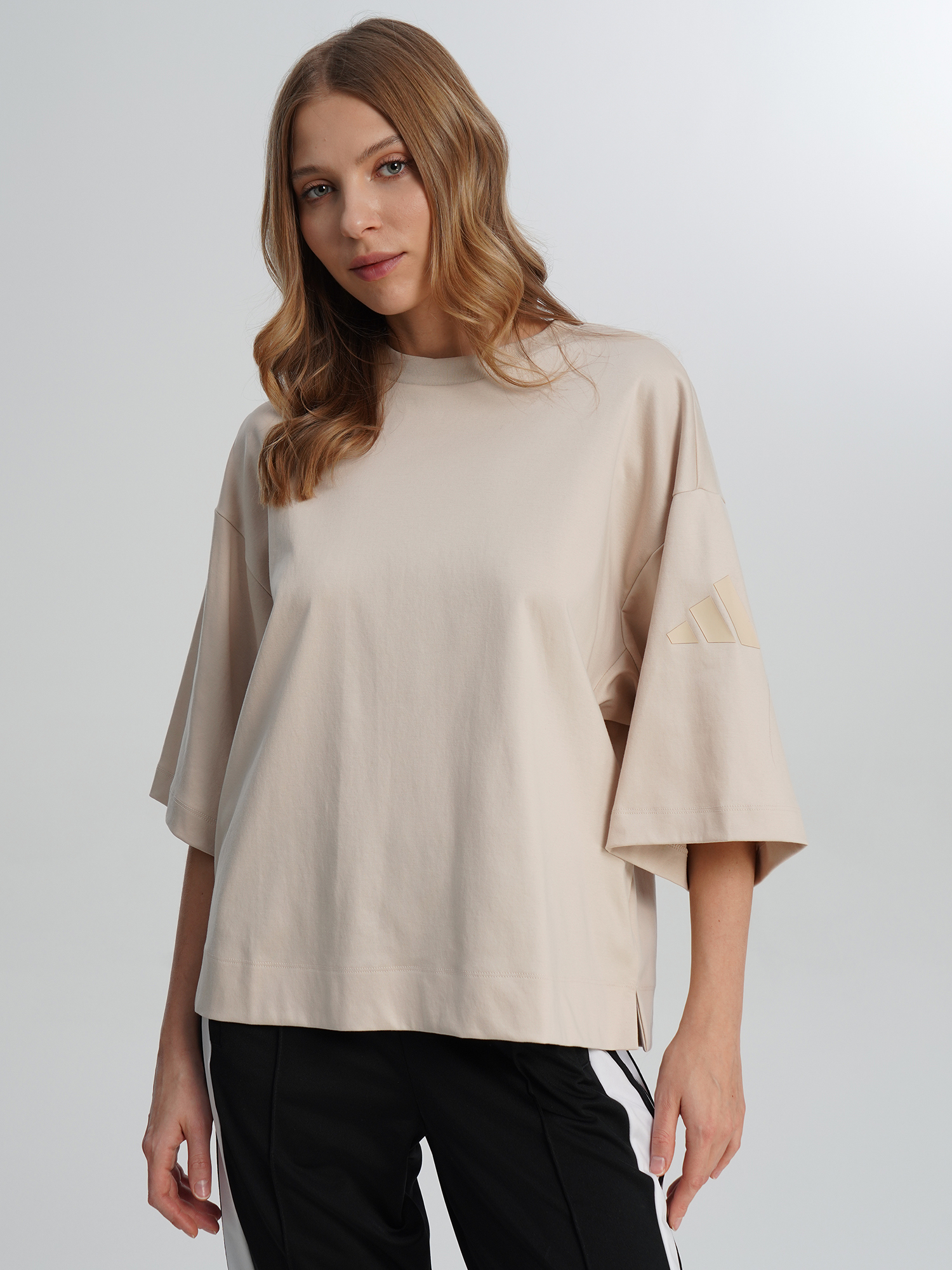 Изображение товара Женская футболка adidas с логотипом из натурального хлопка, лето, спорт