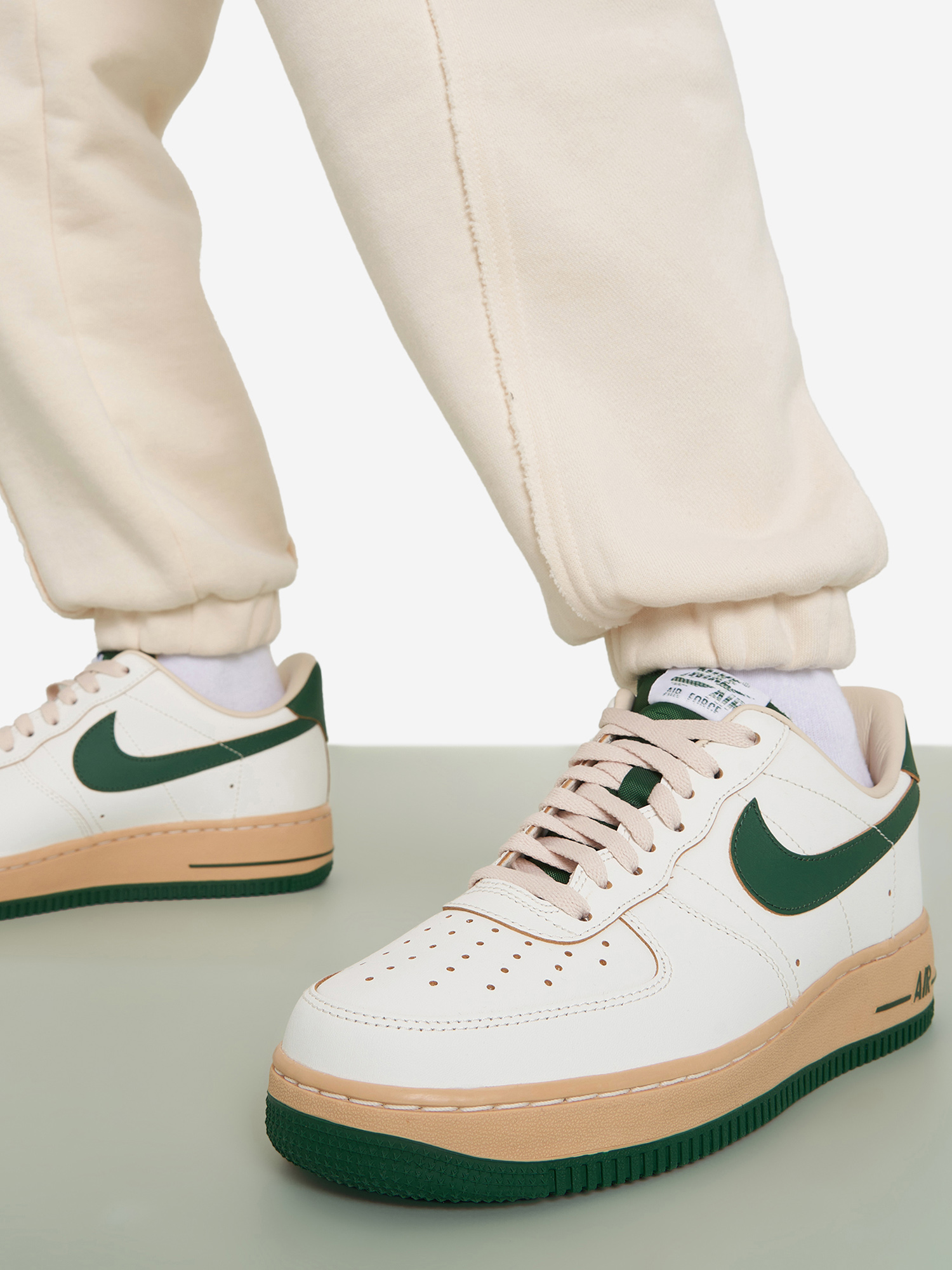 Кеды женские Nike Air Force 1 '07 Lv8, Бежевый