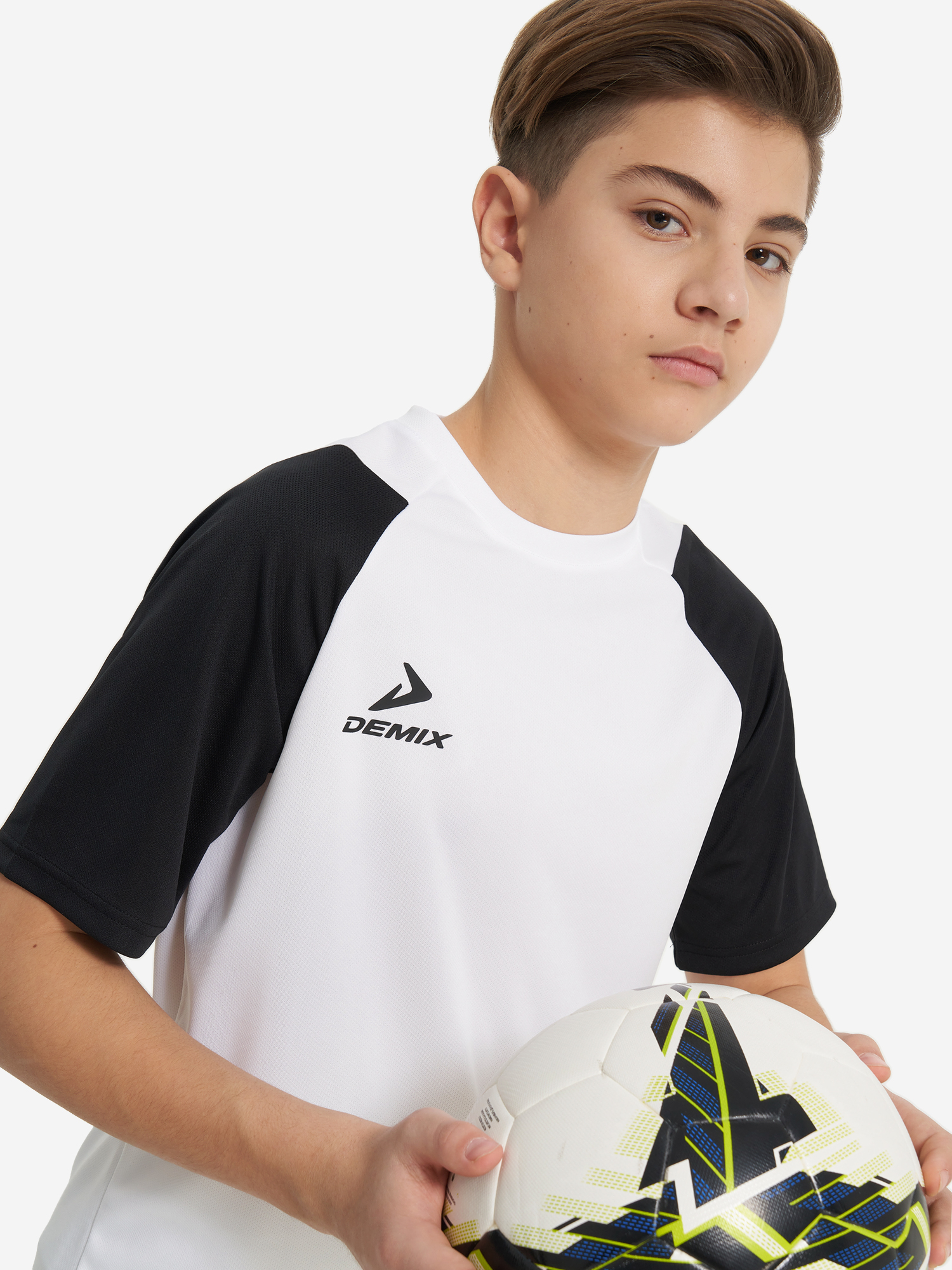 Изображение товара Футболка для мальчиков Demix Playmaker Белый Черный футболка с логотипом летняя