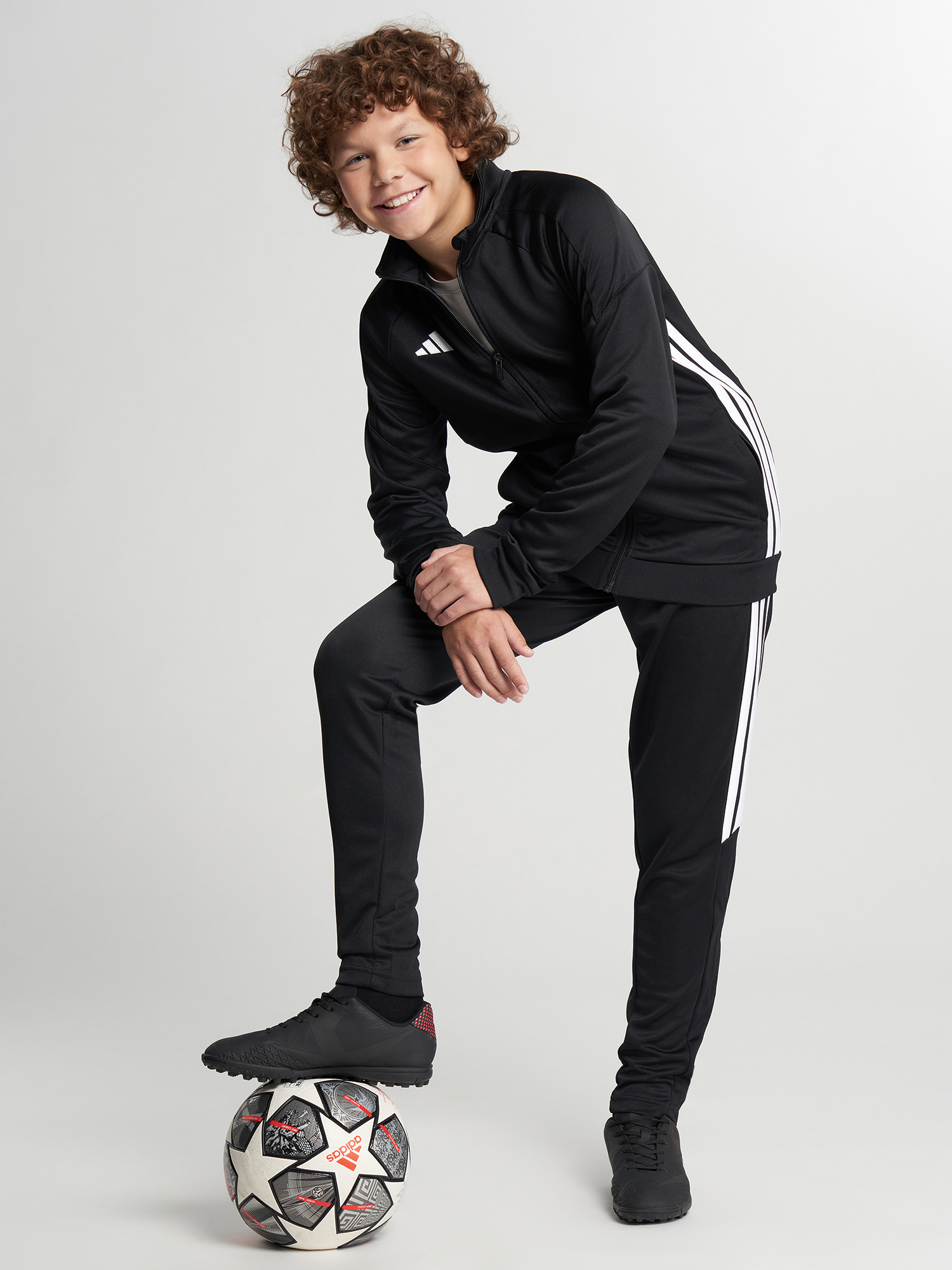 Спортивный костюм для мальчиков adidas Tiro Es, Черный