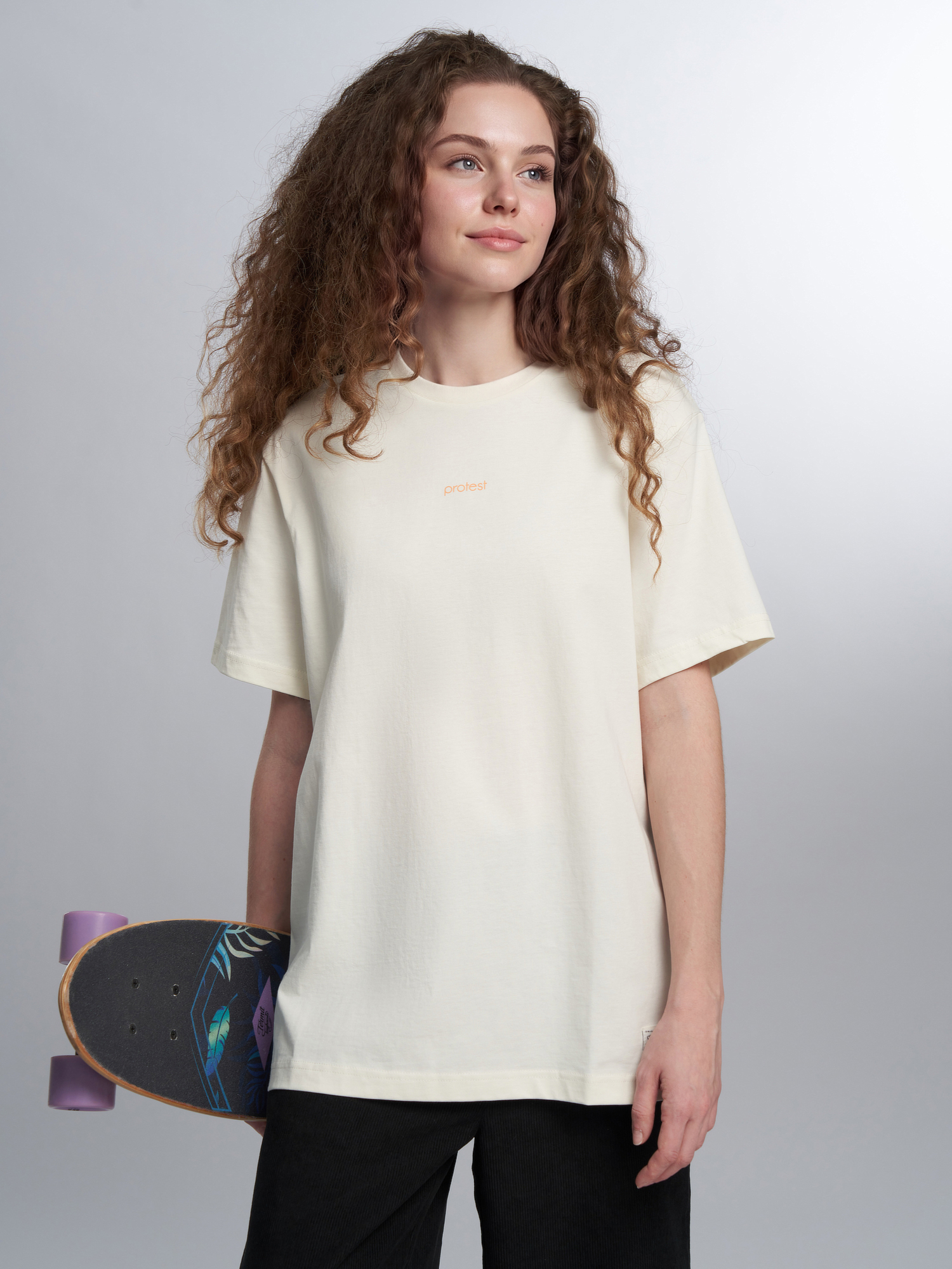 Изображение товара Футболка женская оверсайз Protest, Кремовый