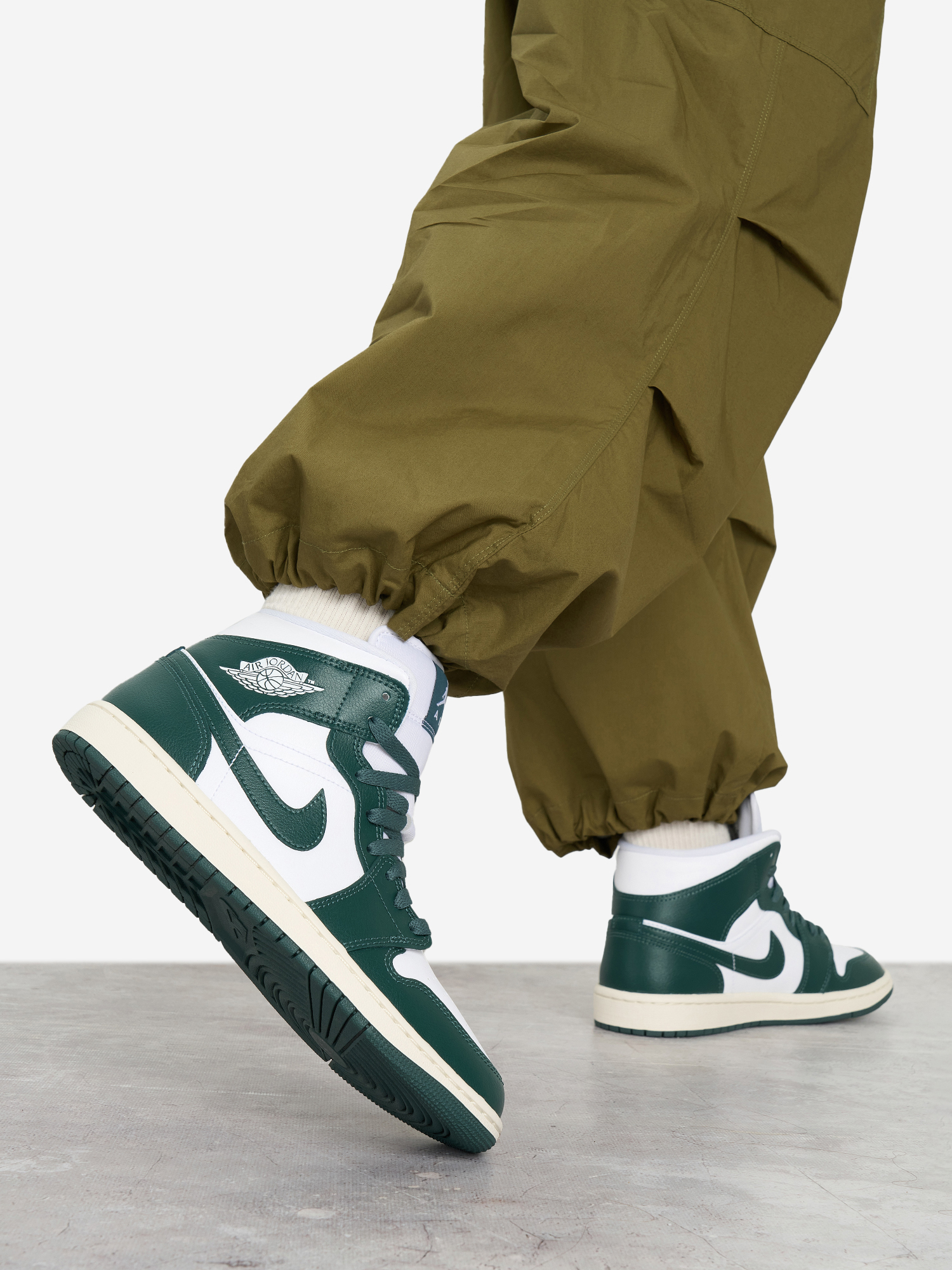 

Кеды женские Nike Air Jordan 1, Белый