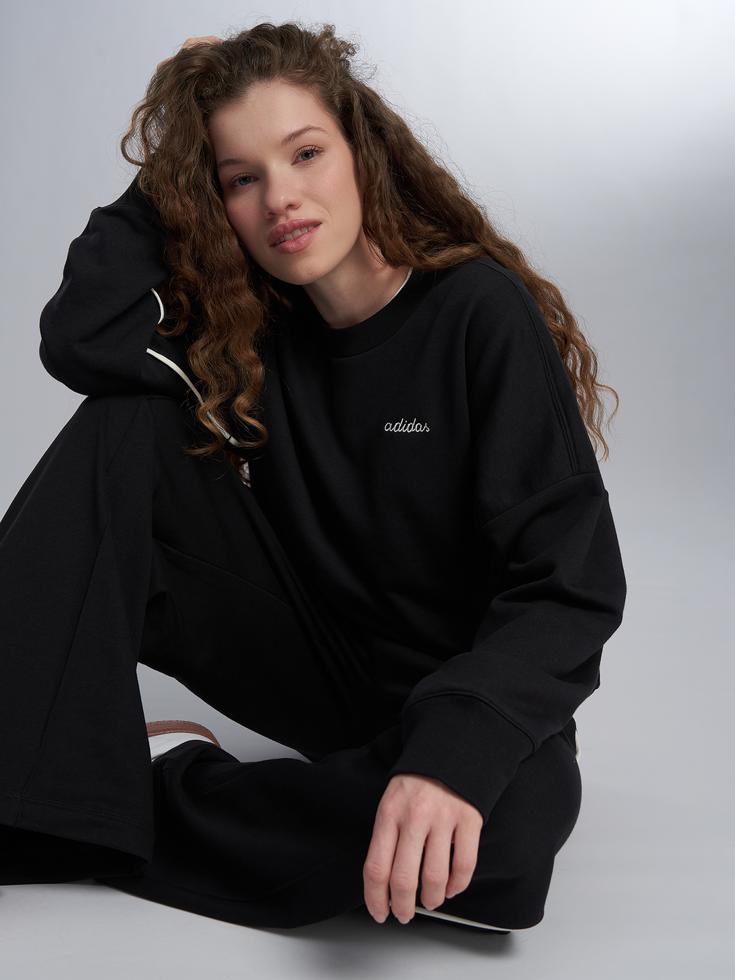 

Свитшот женский Adidas, Черный