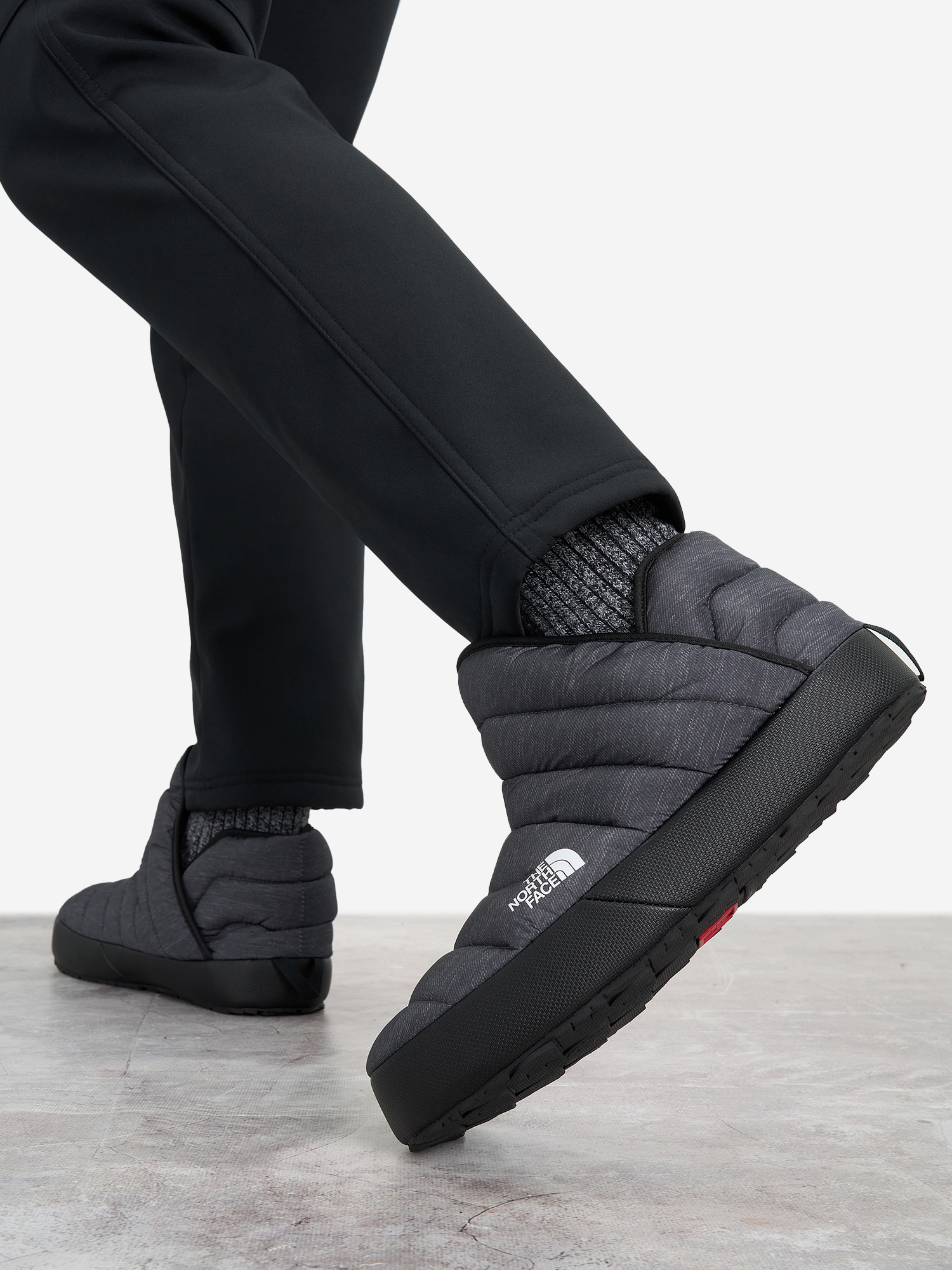 

Ботинки утепленные мужские The North Face Thermoball Traction Bootie, Серый