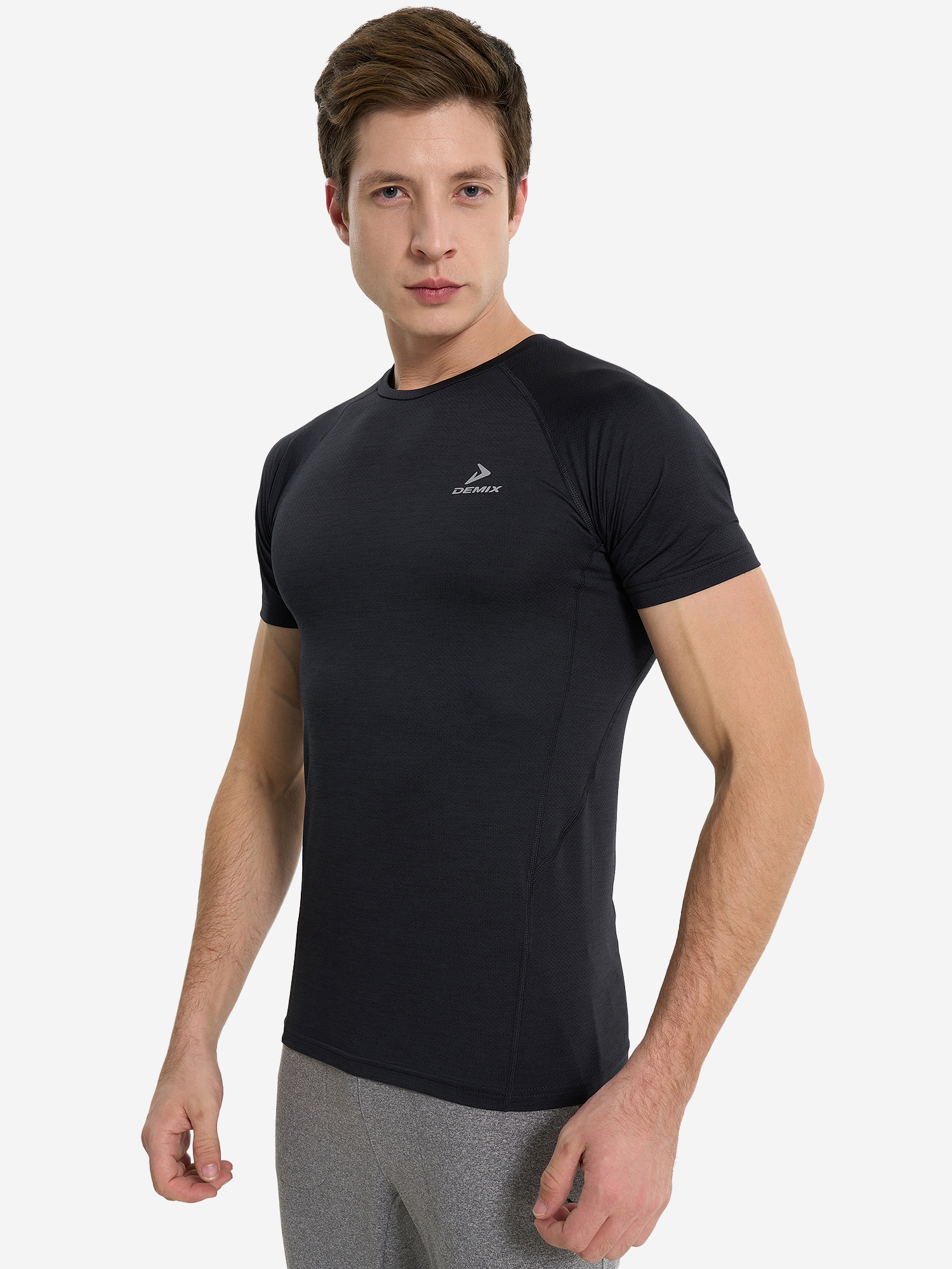 Изображение товара Мужская футболка Demix для фитнеса и тренинга с технологией MOVI Wick