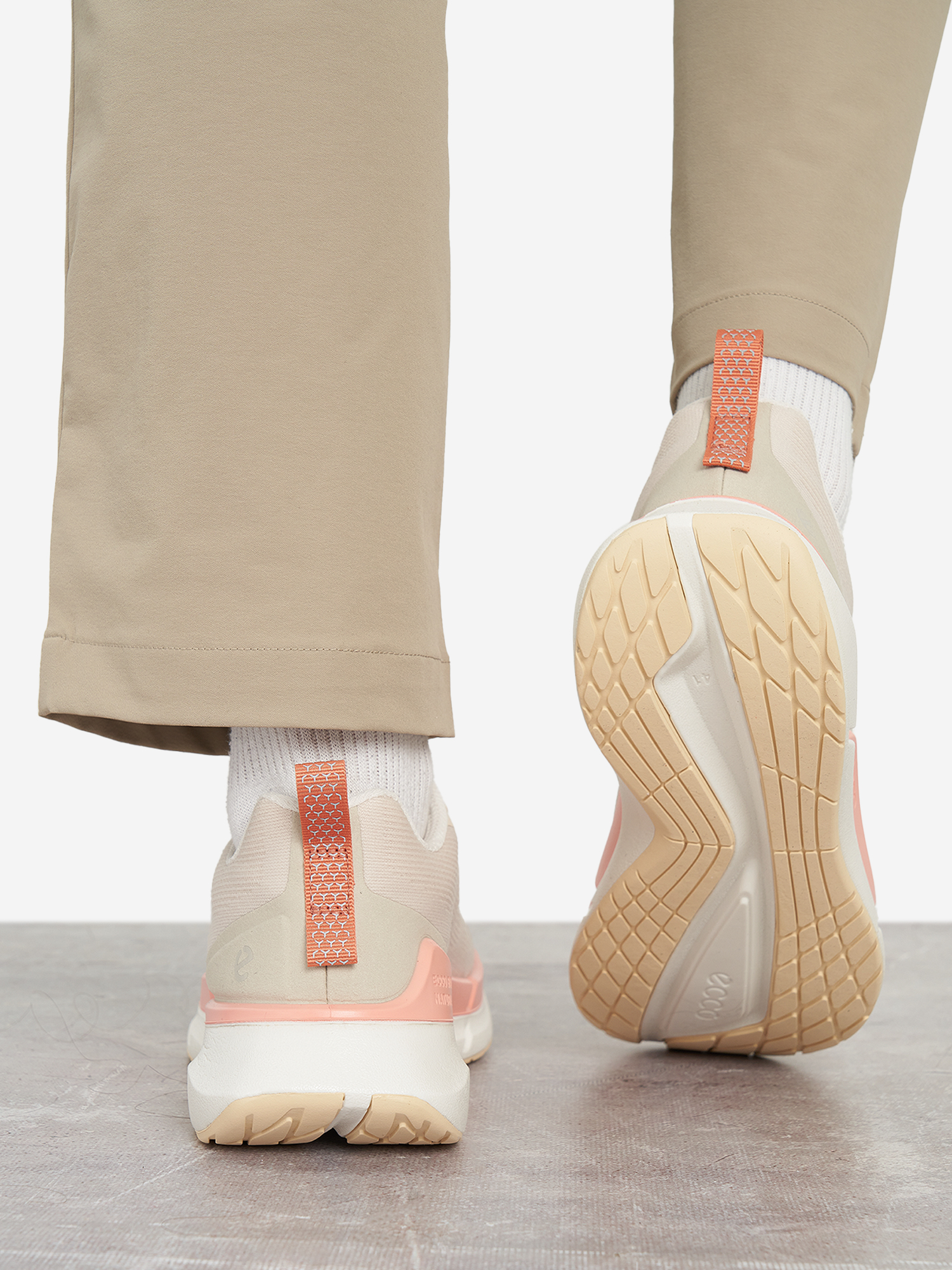 фото Кроссовки женские ecco biom 2.2, бежевый