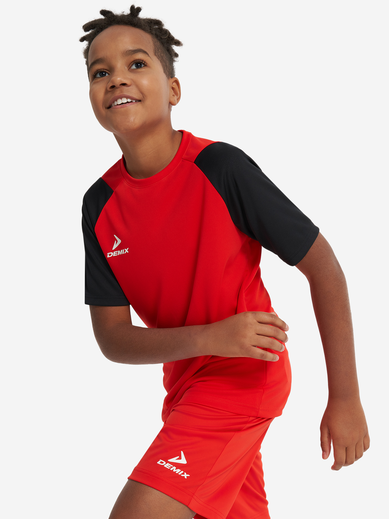 Изображение товара Футболка для мальчиков Demix Playmaker Красный/черный спортивная легкая отвод влаги