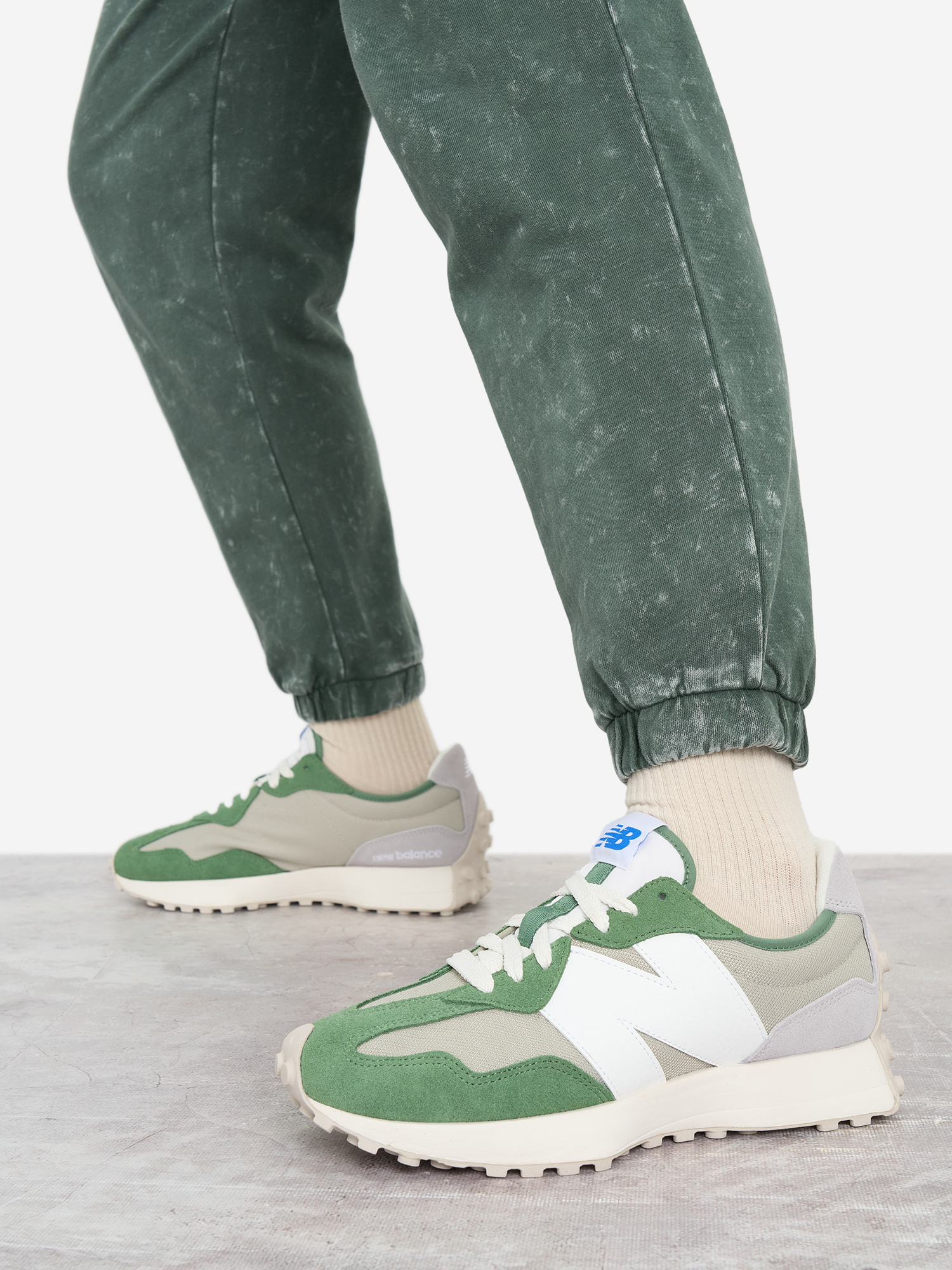 Изображение товара Женские кроссовки New Balance 327 из натуральных и синтетических материалов