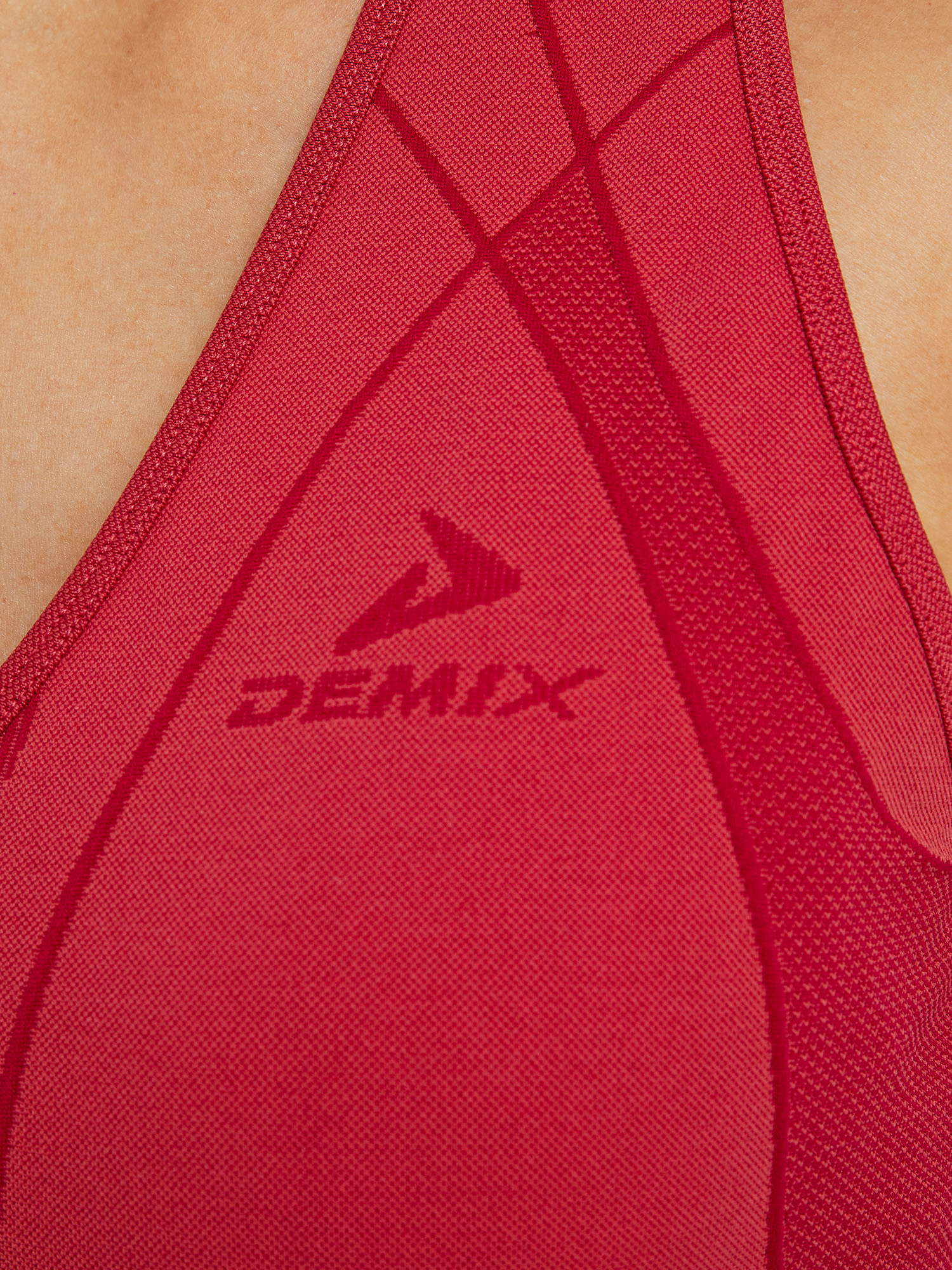 Спортивный топ бра Demix SoftNetic Seamless, Красный 125758DMX-51, размер RUS 44 | EUR S/36 - фото 4