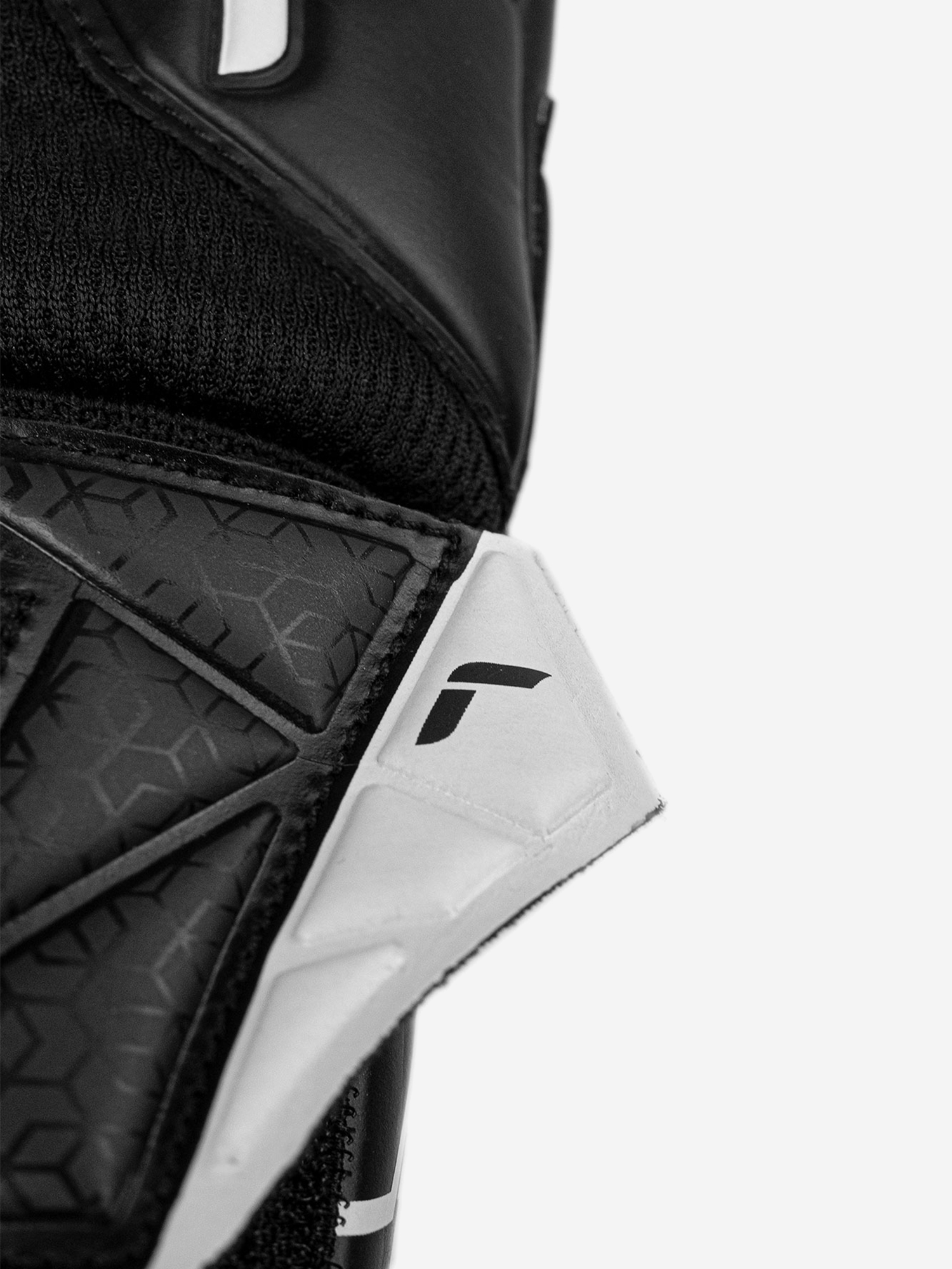 фото Перчатки вратарские reusch attrakt infinity nc, черный
