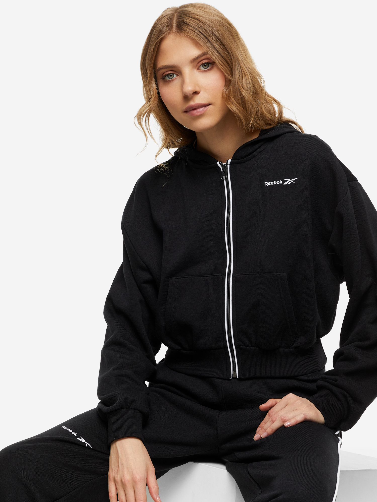 

Толстовка женская Reebok, Черный