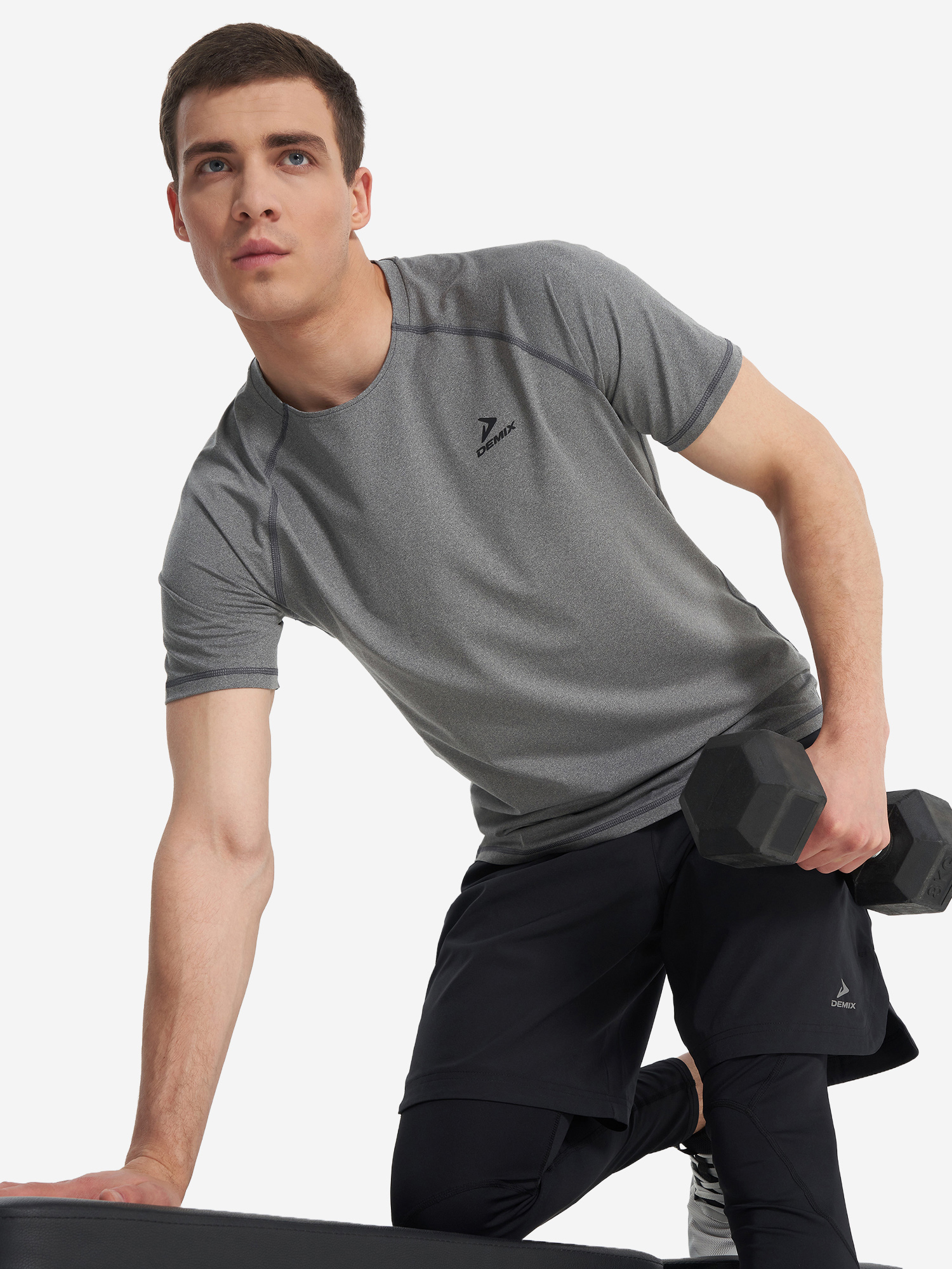 Изображение товара Футболка Demix Логотип Эластичная круглый вырез Прямой покрой Изображение товара Футболка Demix Логотип Эластичная круглый вырез Прямой покрой