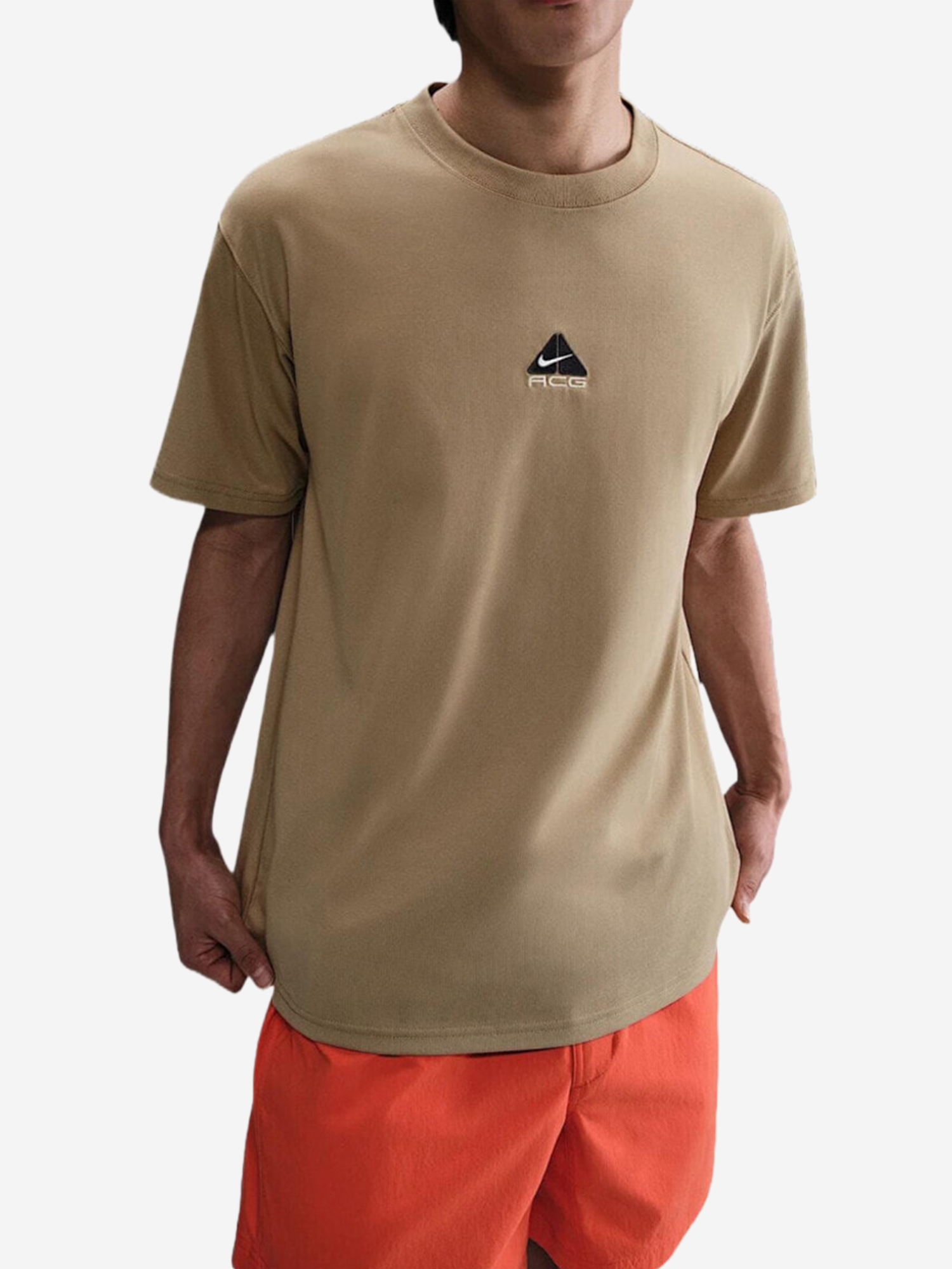 Изображение товара Спортивная мужская футболка Nike ACG с логотипом - всесезонная комфортная модель