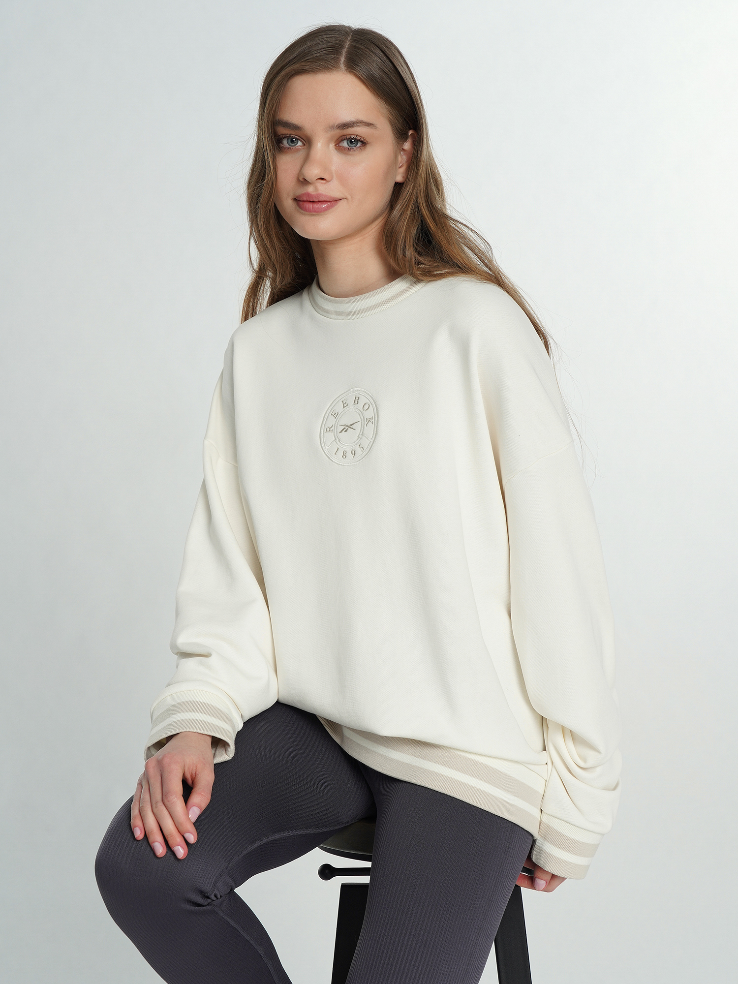 

Свитшот женский Reebok Lawn Club, Бежевый