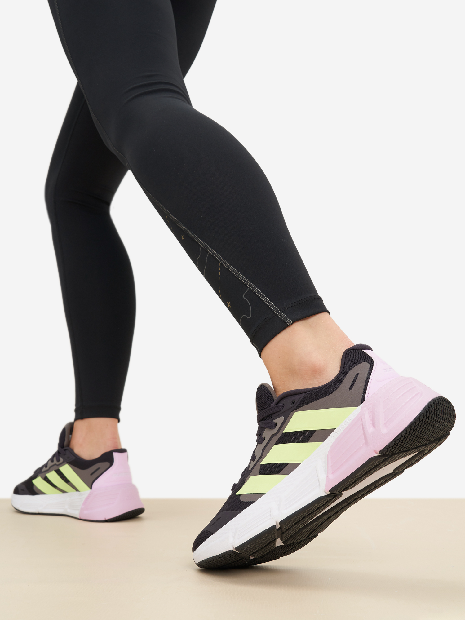 

Кроссовки женские adidas Questar 2, Черный