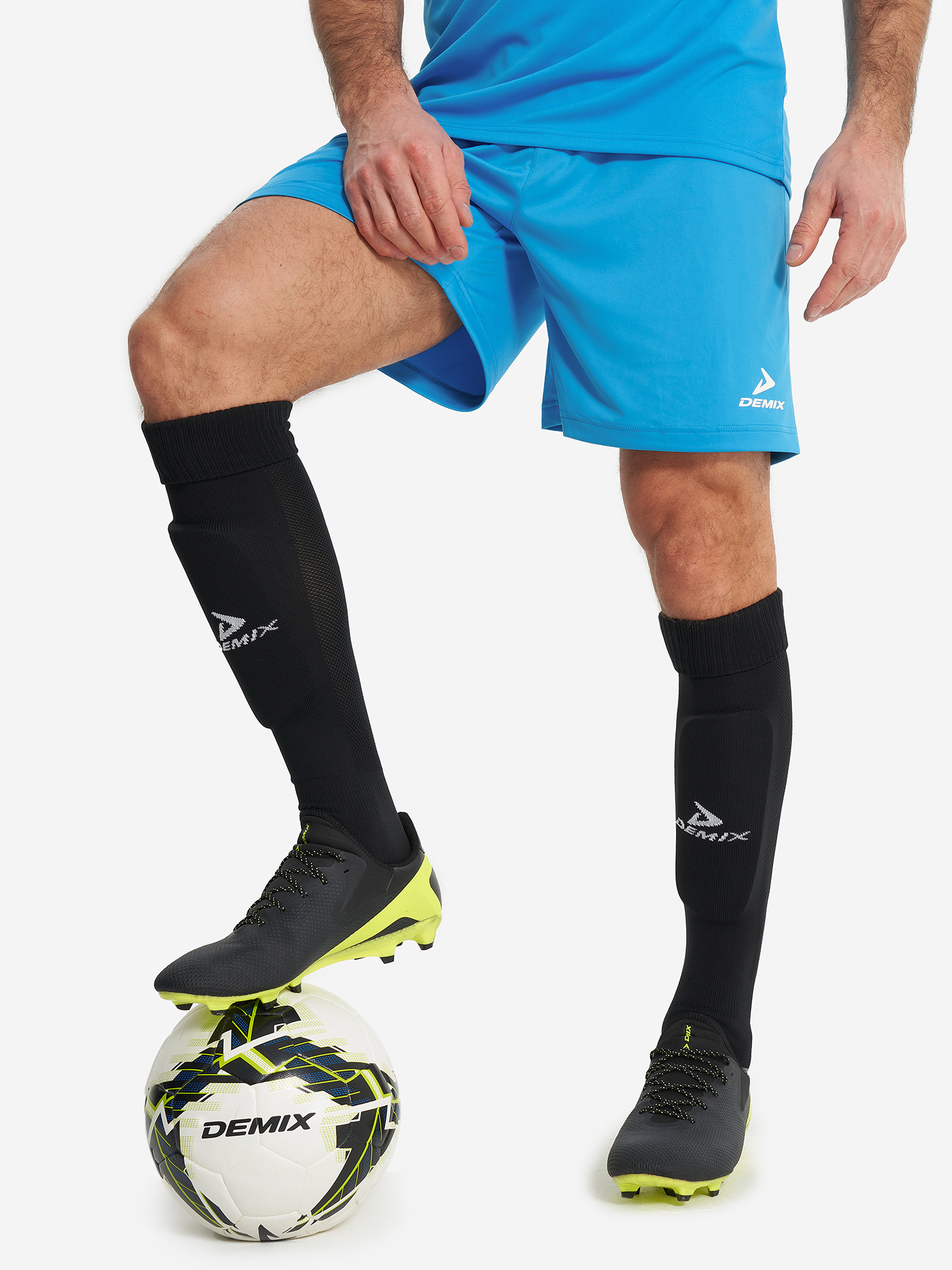 Изображение товара Мужские шорты Demix для футбола ярко-голубой, спортивные, быстросохнущие