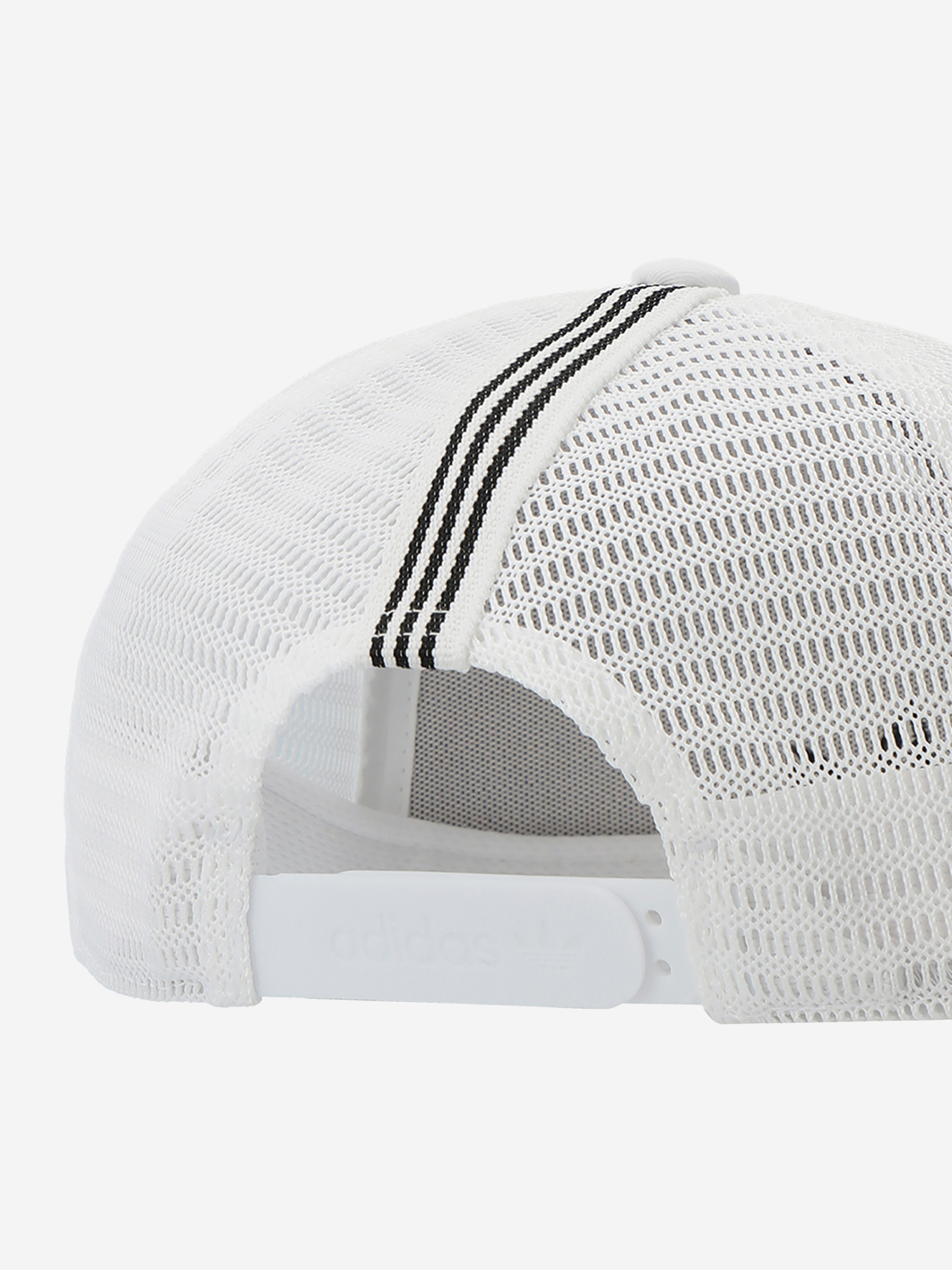 фото Бейсболка adidas curved trucker, белый