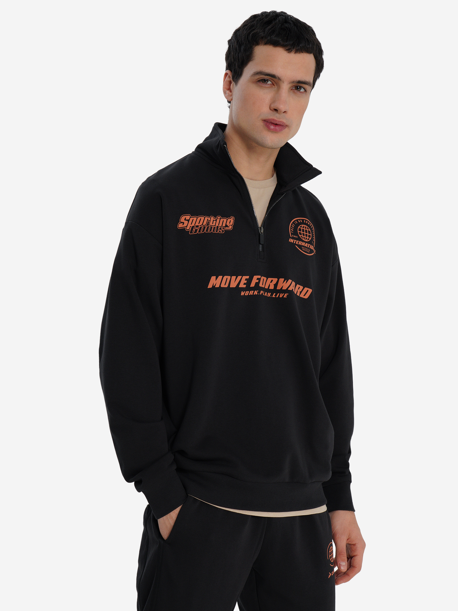 Изображение товара Мужская толстовка оверсайз Demix черная с молнией ¾ для спорта и повседневной носки