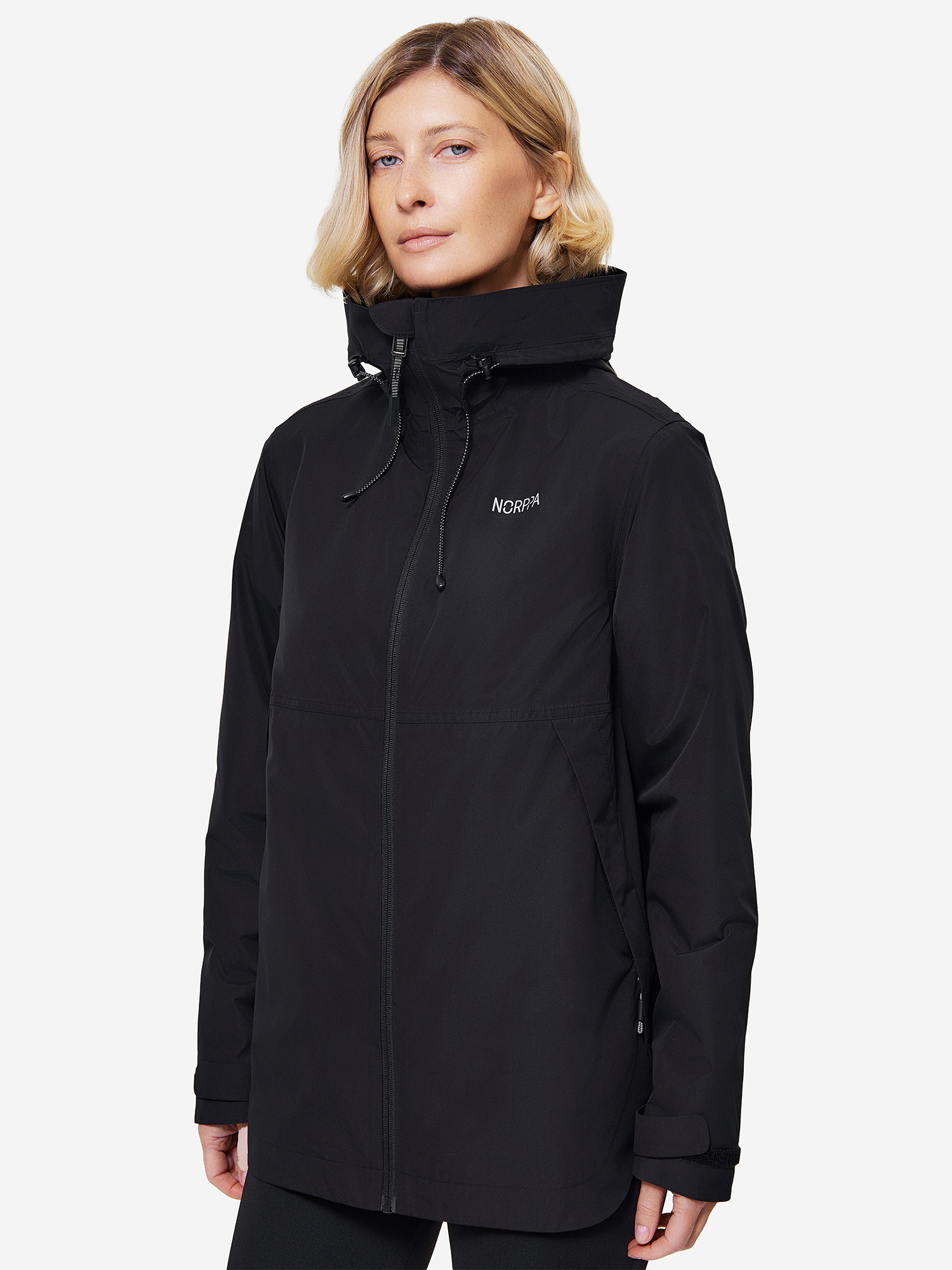 Изображение товара Женская мембранная куртка NORPPA Biya для активного отдыха и путешествий Черная