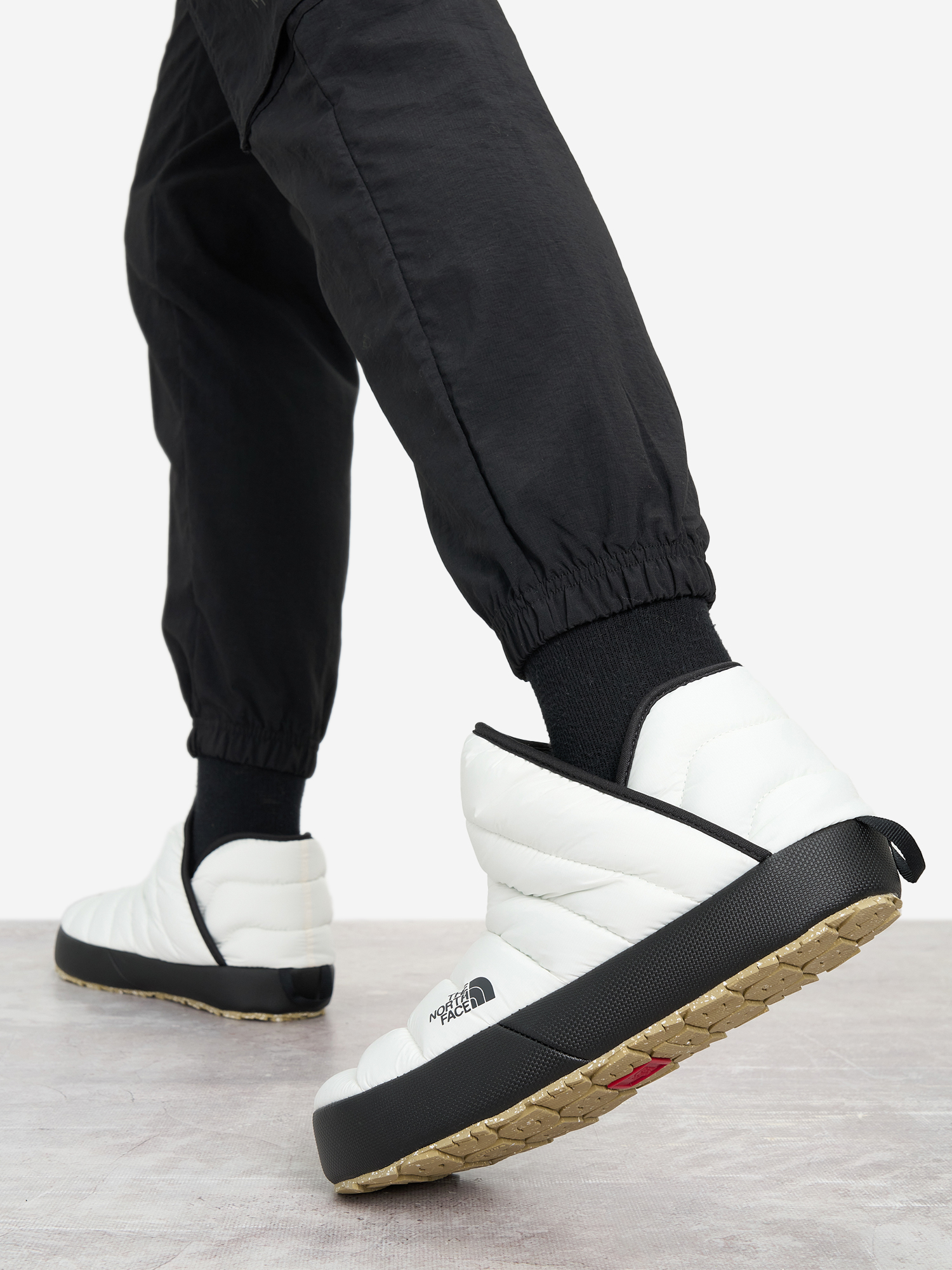 

Ботинки утепленные женские The North Face Thermoball Traction Bootie, Белый
