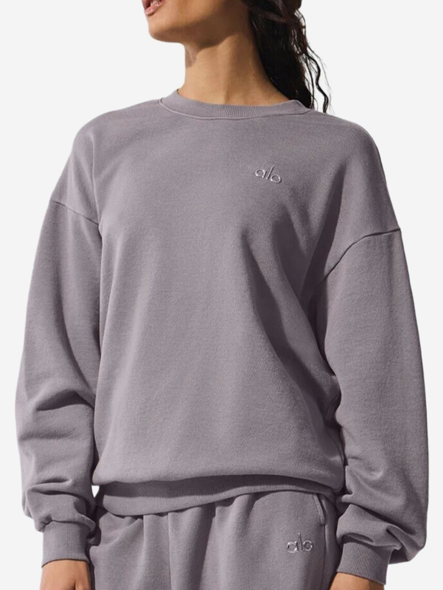 Изображение товара Женский свитшот Alo Yoga Accolade Crew Neck Pullover серый для спорта и путешествий