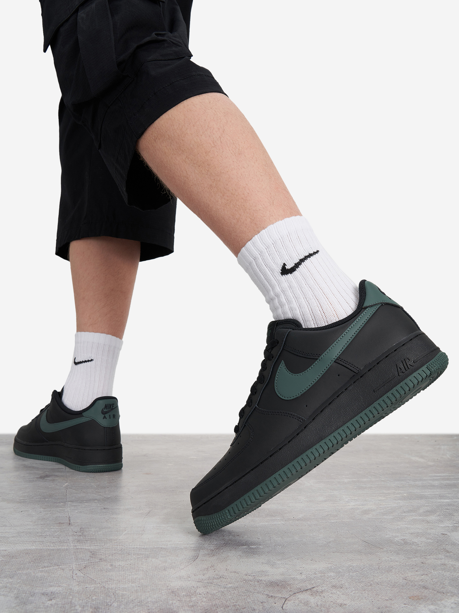 

Кеды мужские Nike Nike Air Force 1 '07, Черный