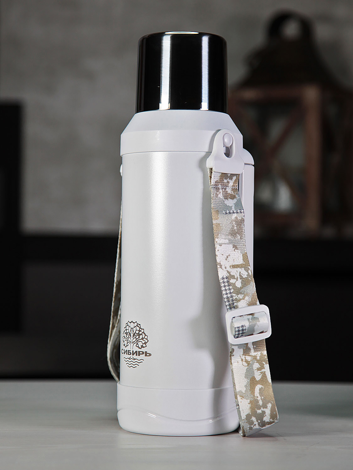 Изображение товара Термос СИБИРЬ 1.8л Белый клевер с плечевым ремнем