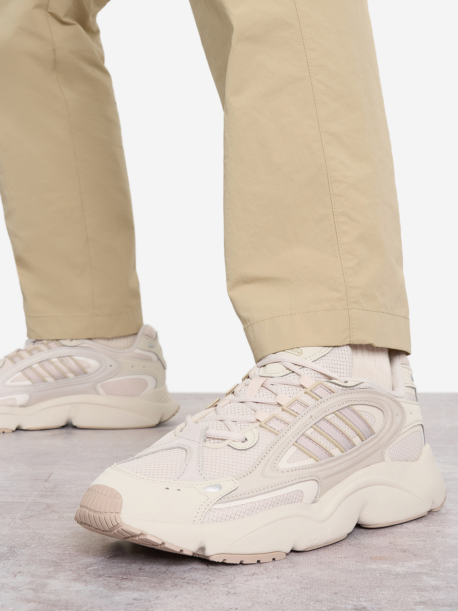 

Кроссовки мужские adidas Ozmillen, Бежевый