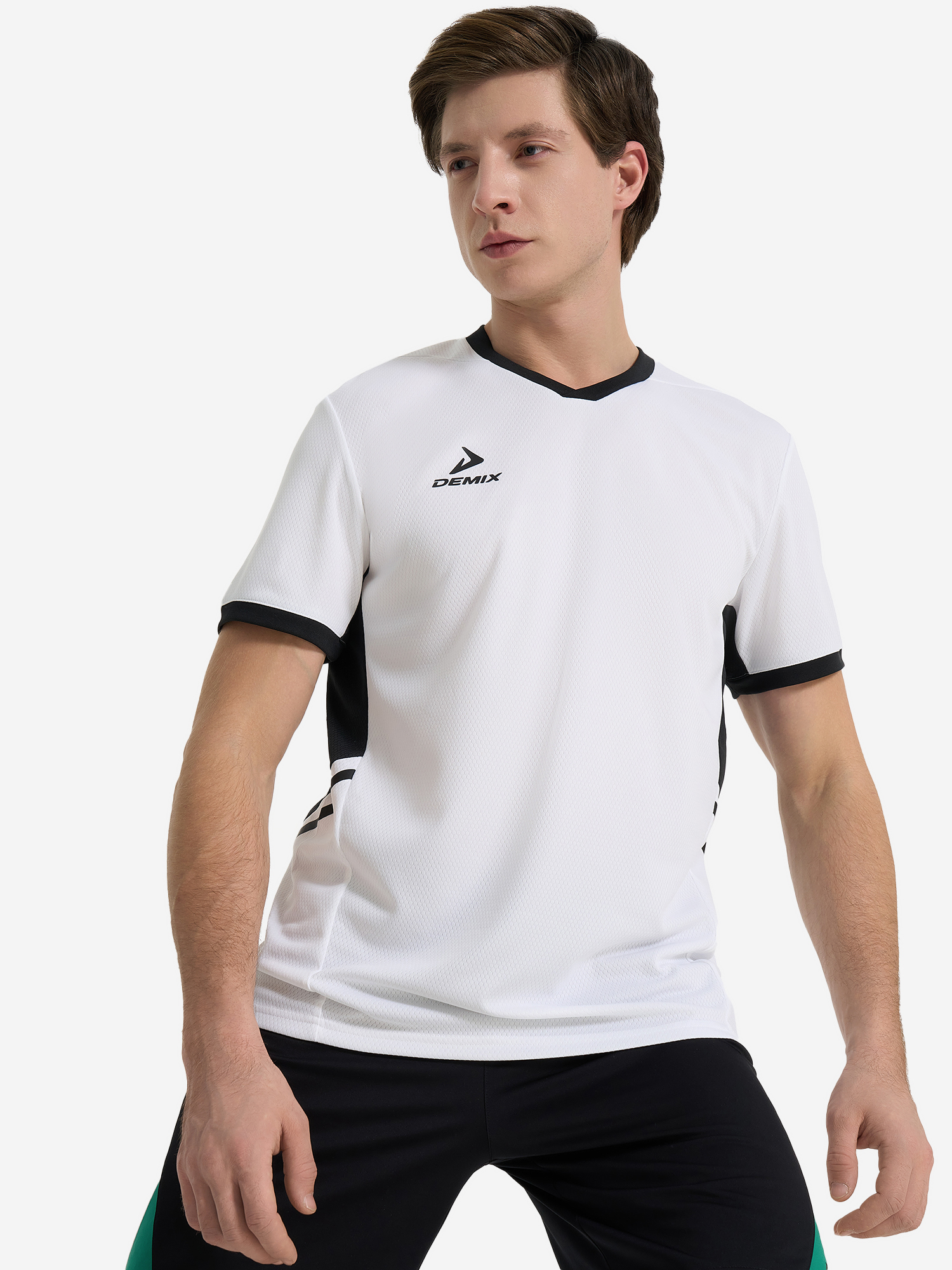 Изображение товара Мужская футболка Demix для футбола с технологией MOVI Wick и V-образным вырезом Изображение товара Мужская футболка Demix для футбола с технологией MOVI Wick и V-образным вырезом