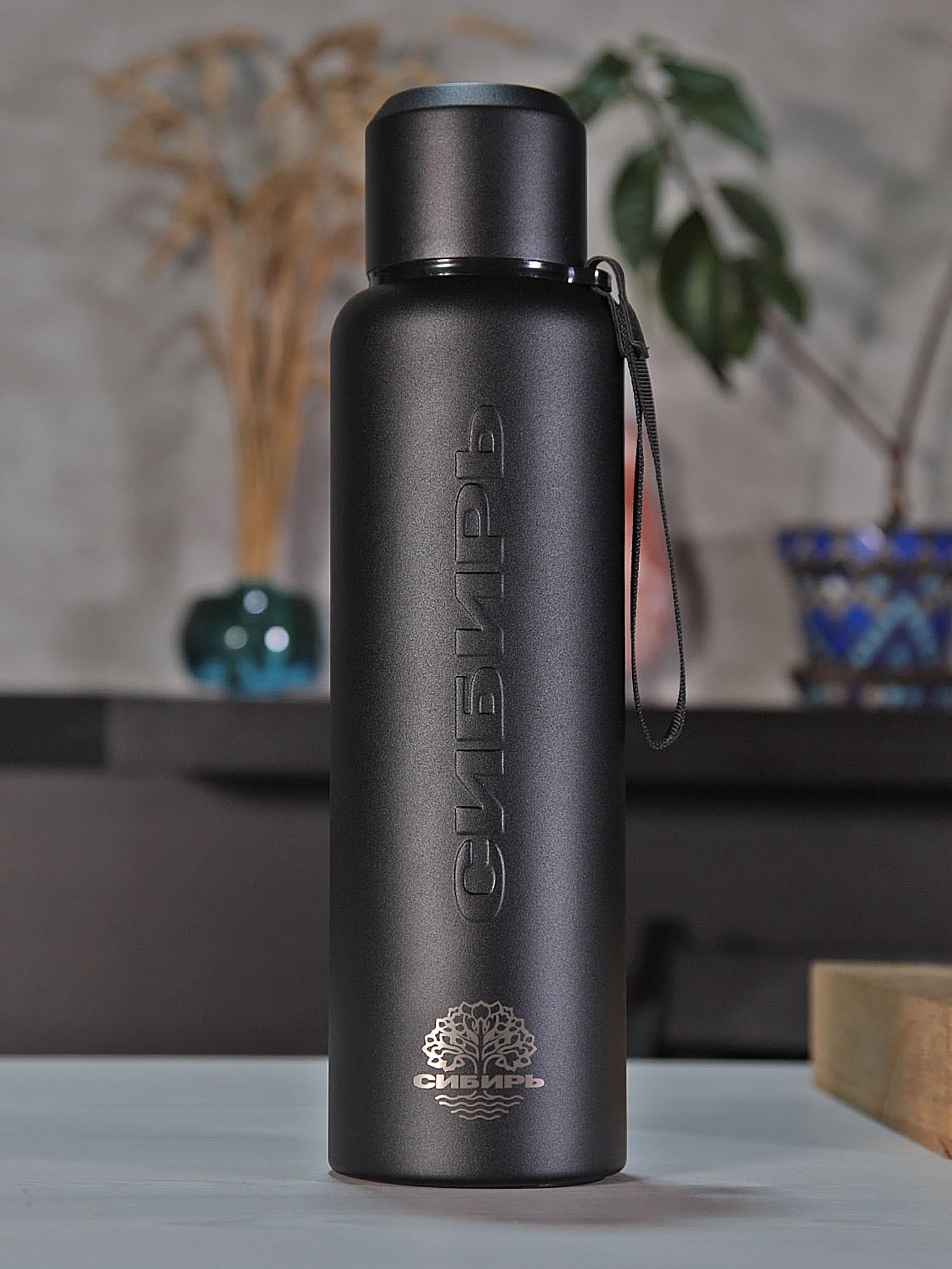 Изображение товара Термос Сибирь Строгий металл 1.5л с ситечком и узкой горловиной черный