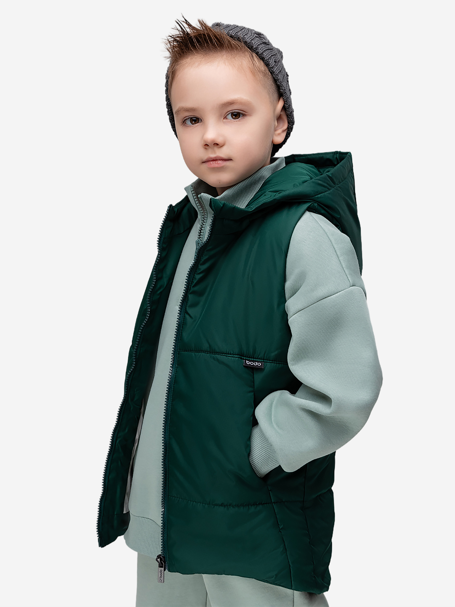 Изображение товара Утепленный жилет bodo для детей и взрослых в темно-зеленом цвете демисезонный