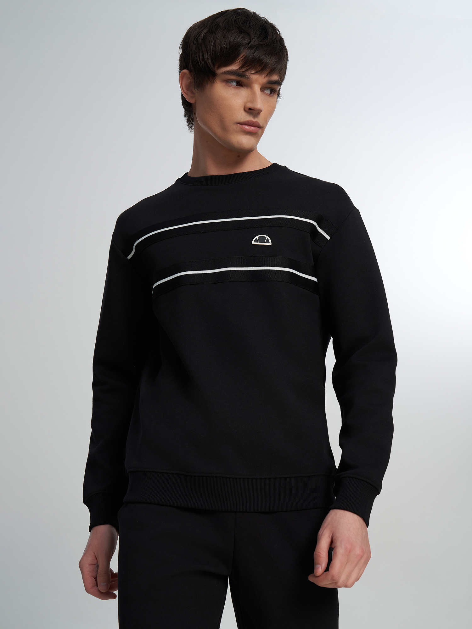 Изображение товара Ellesse свитшот мужской ELA261M620E0V-01 прямой крой без капюшона Изображение товара Ellesse свитшот мужской ELA261M620E0V-01 прямой крой без капюшона